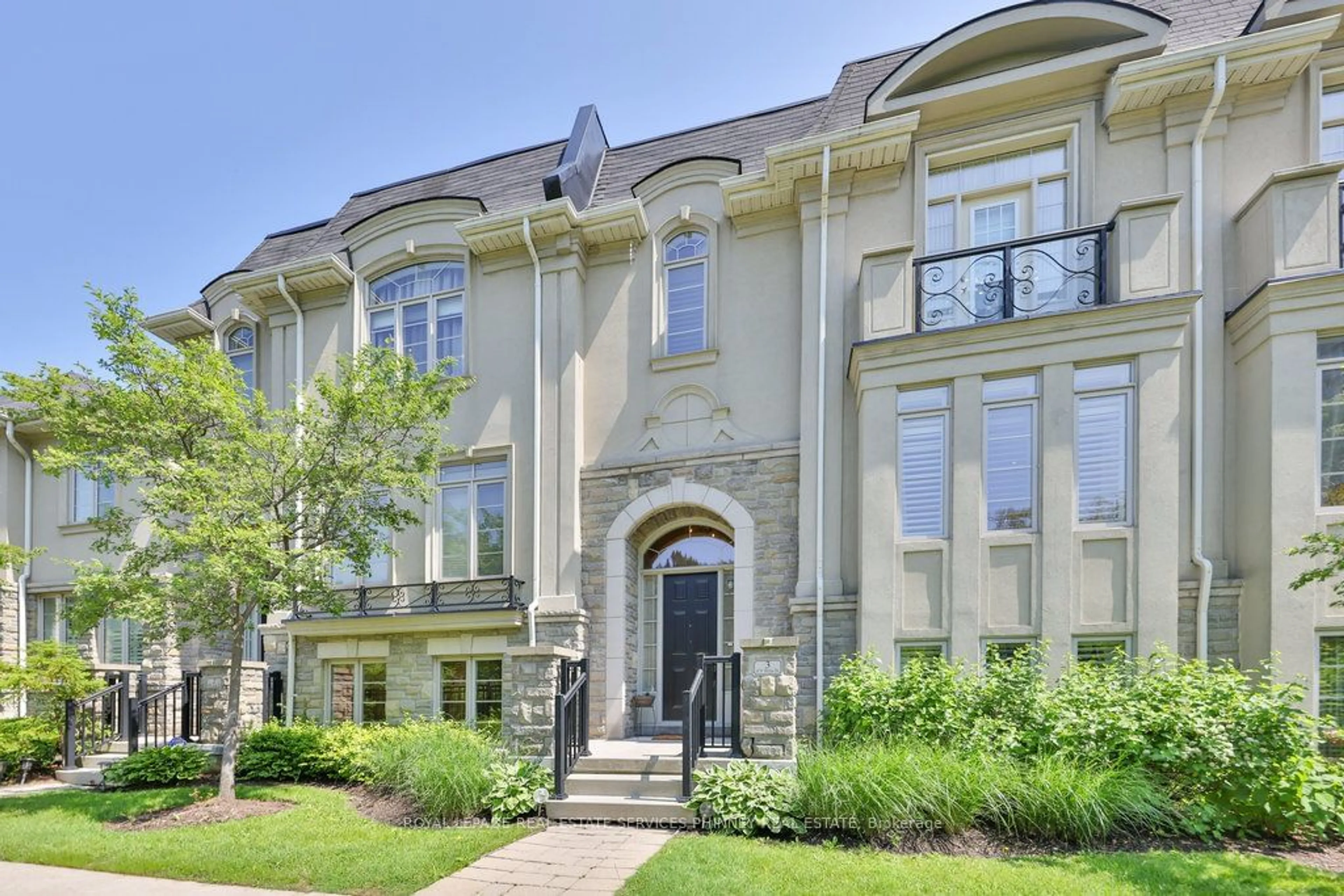 A pic from exterior of the house or condo, the street view for 4135 Shipp Dr #3, Mississauga Ontario L4Z 0A7