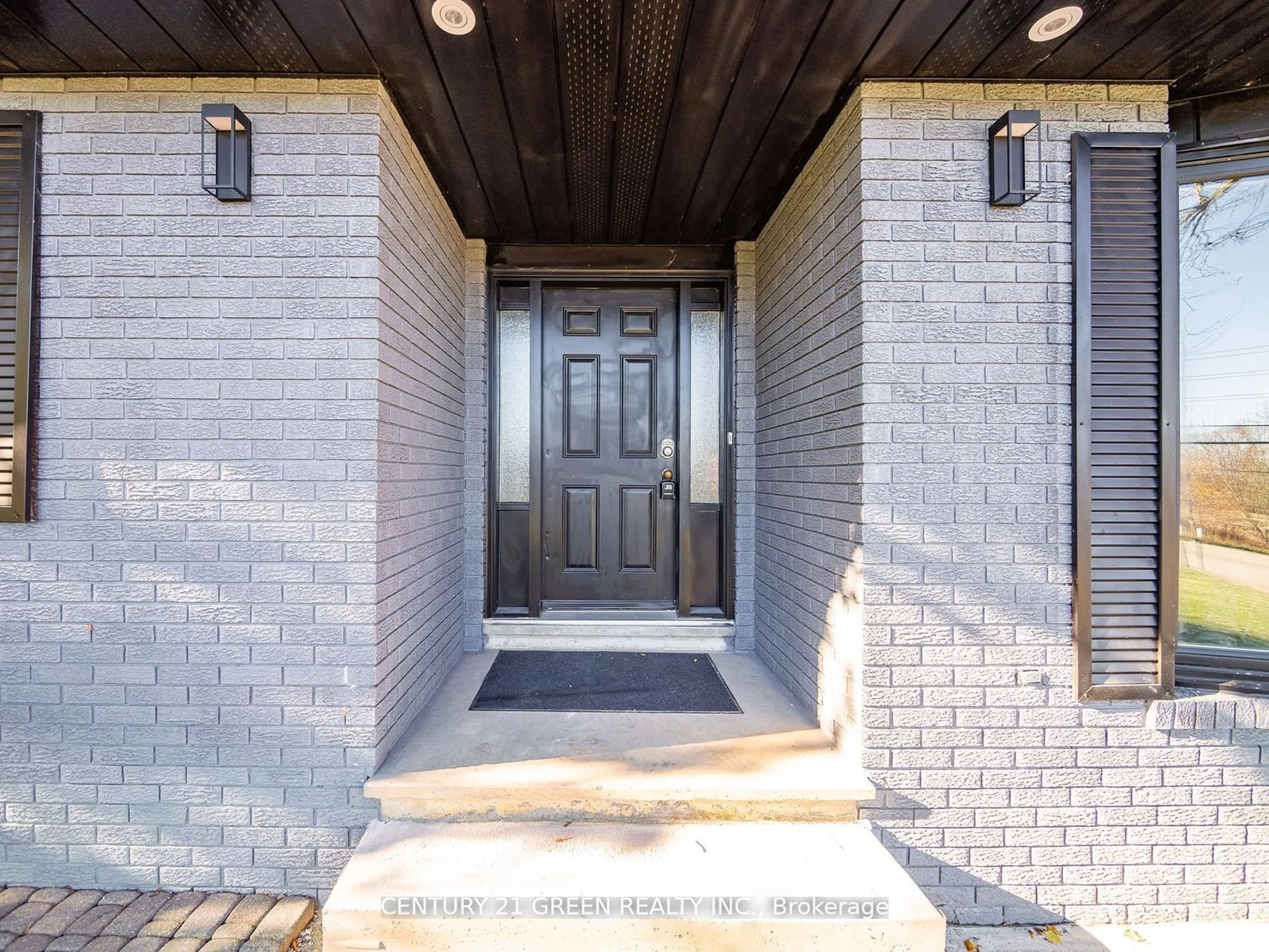 Indoor entryway, wood floors for 5459 Campbellville Rd, Milton Ontario L9E 0C1