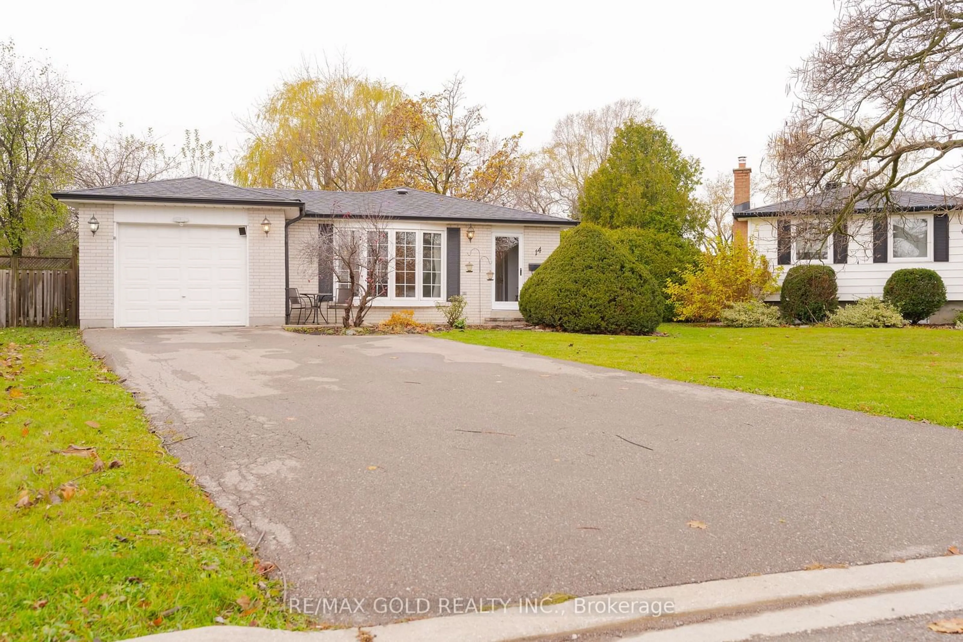 Frontside or backside of a home, the street view for 14 Dunblaine Cres, Brampton Ontario L6T 3H2