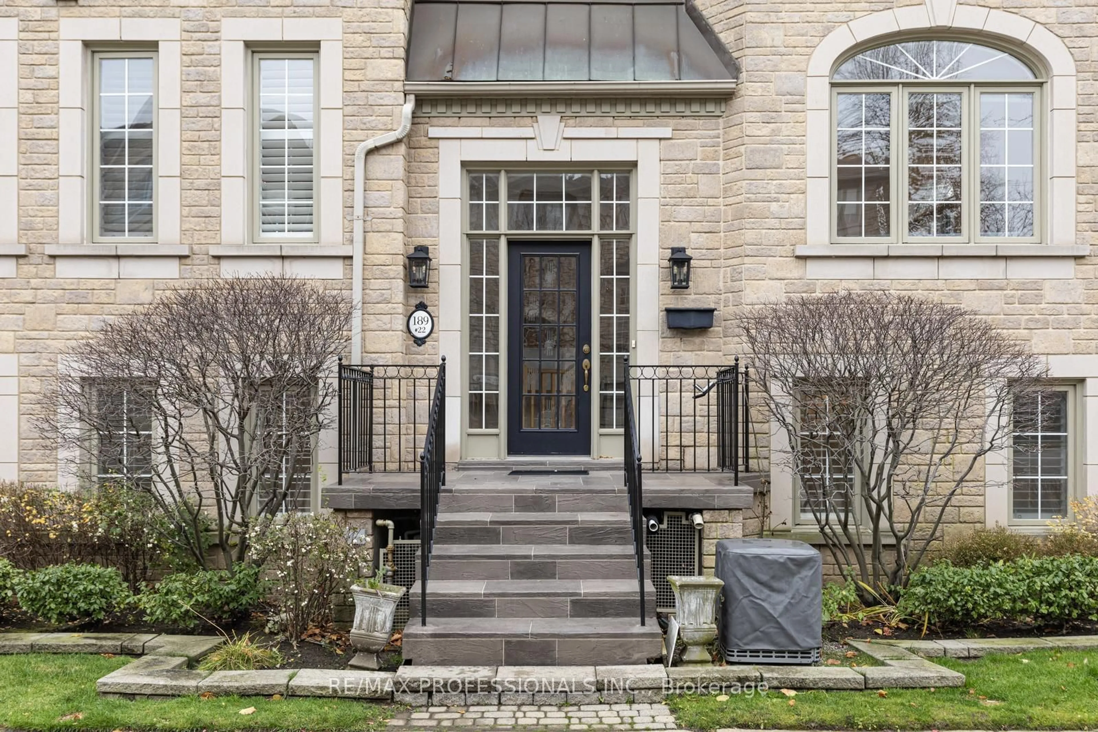 Indoor entryway, ceramic floors for 189 La Rose Ave #22, Toronto Ontario M9P 3W1