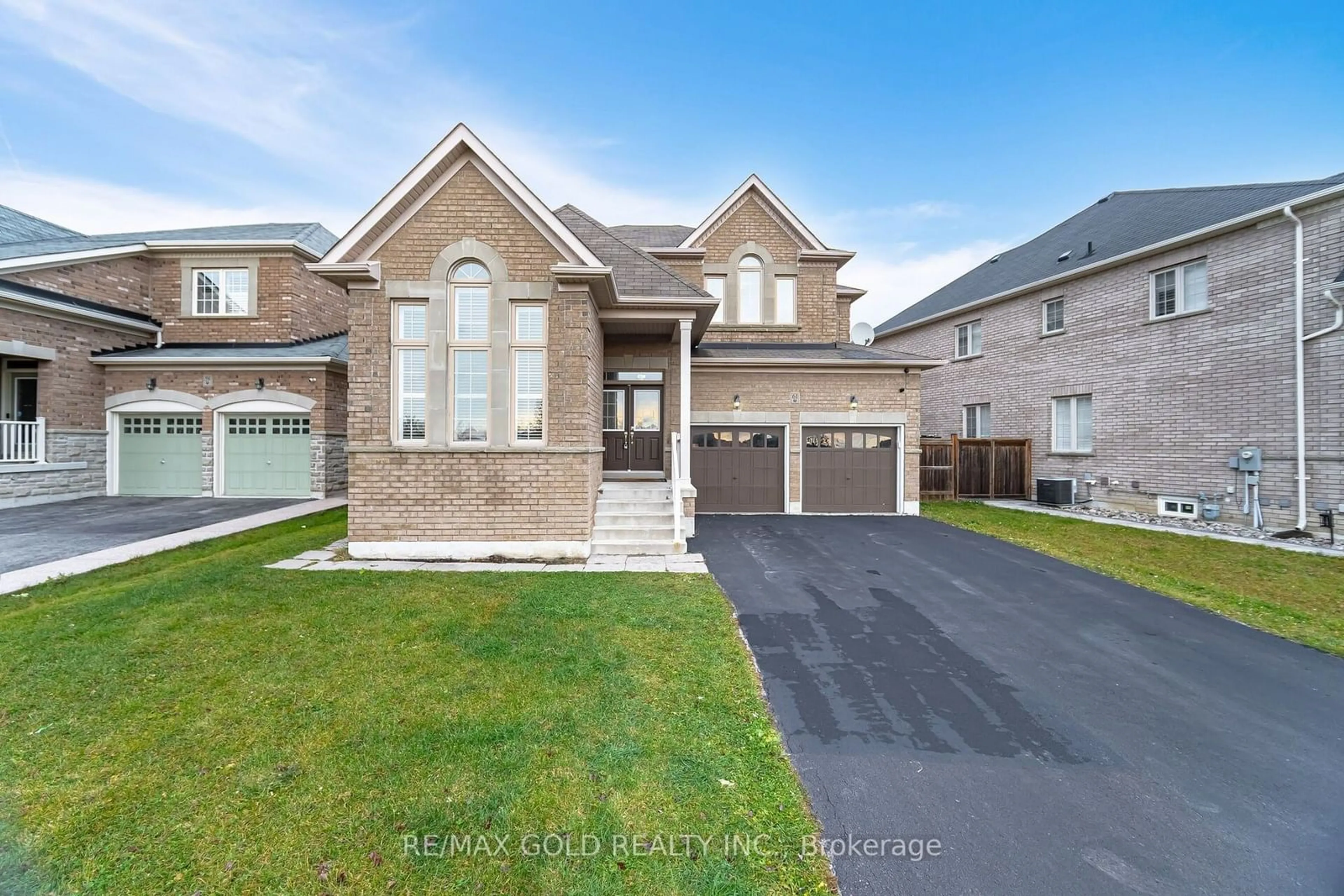 Home with brick exterior material for 61 Birch Tree Tr, Brampton Ontario L6P 3M8