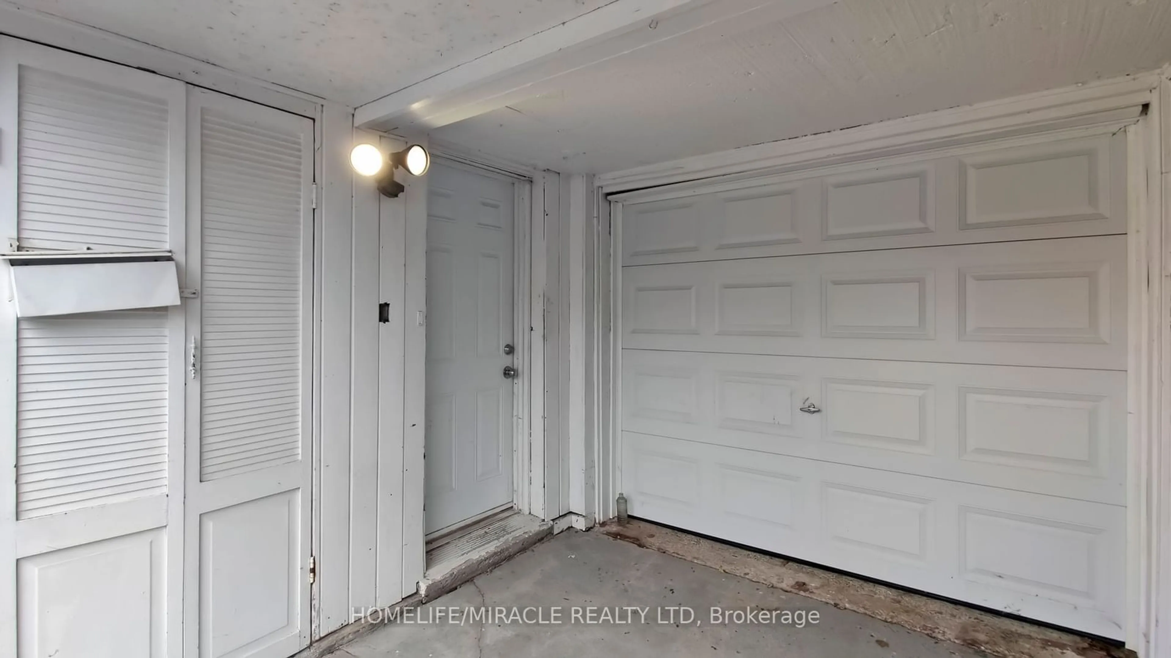 Indoor entryway, not visible floor for 22 Nancy McCredie Dr, Brampton Ontario L6X 2N5