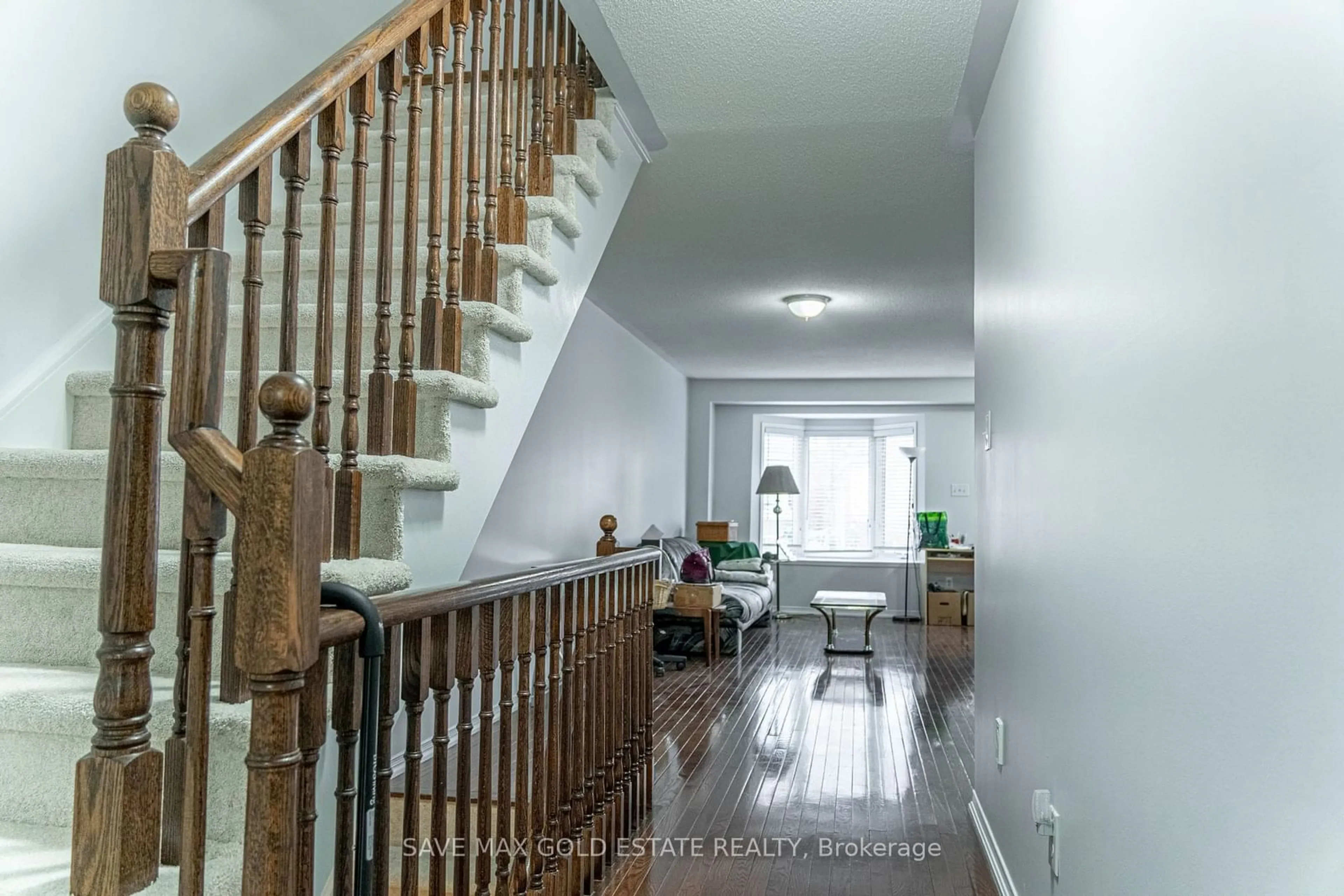 Indoor foyer, wood floors for 5255 Palmetto Pl #155, Mississauga Ontario L5M 0H2