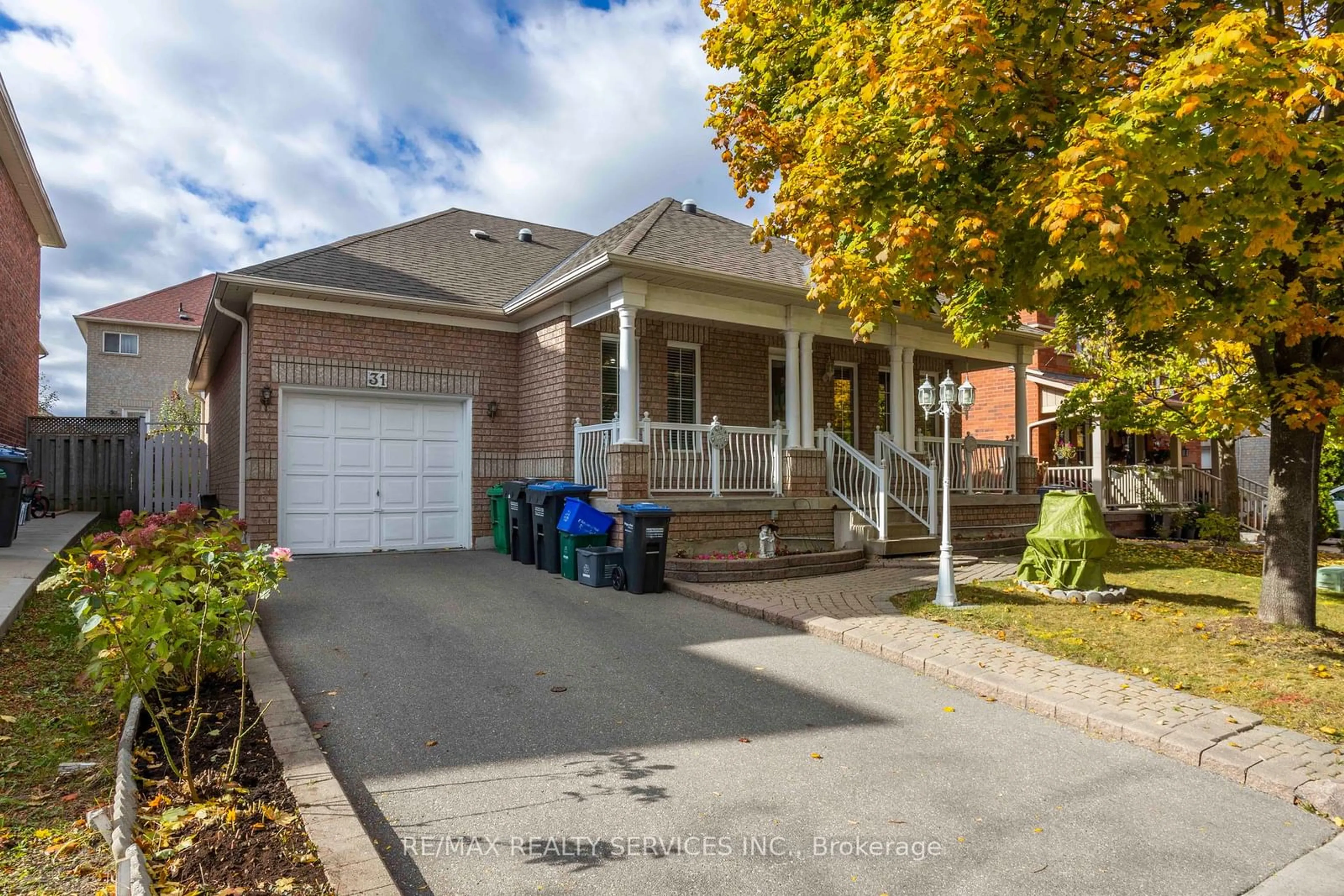 Frontside or backside of a home, the street view for 31 Silktop Tr, Brampton Ontario L6R 2K6