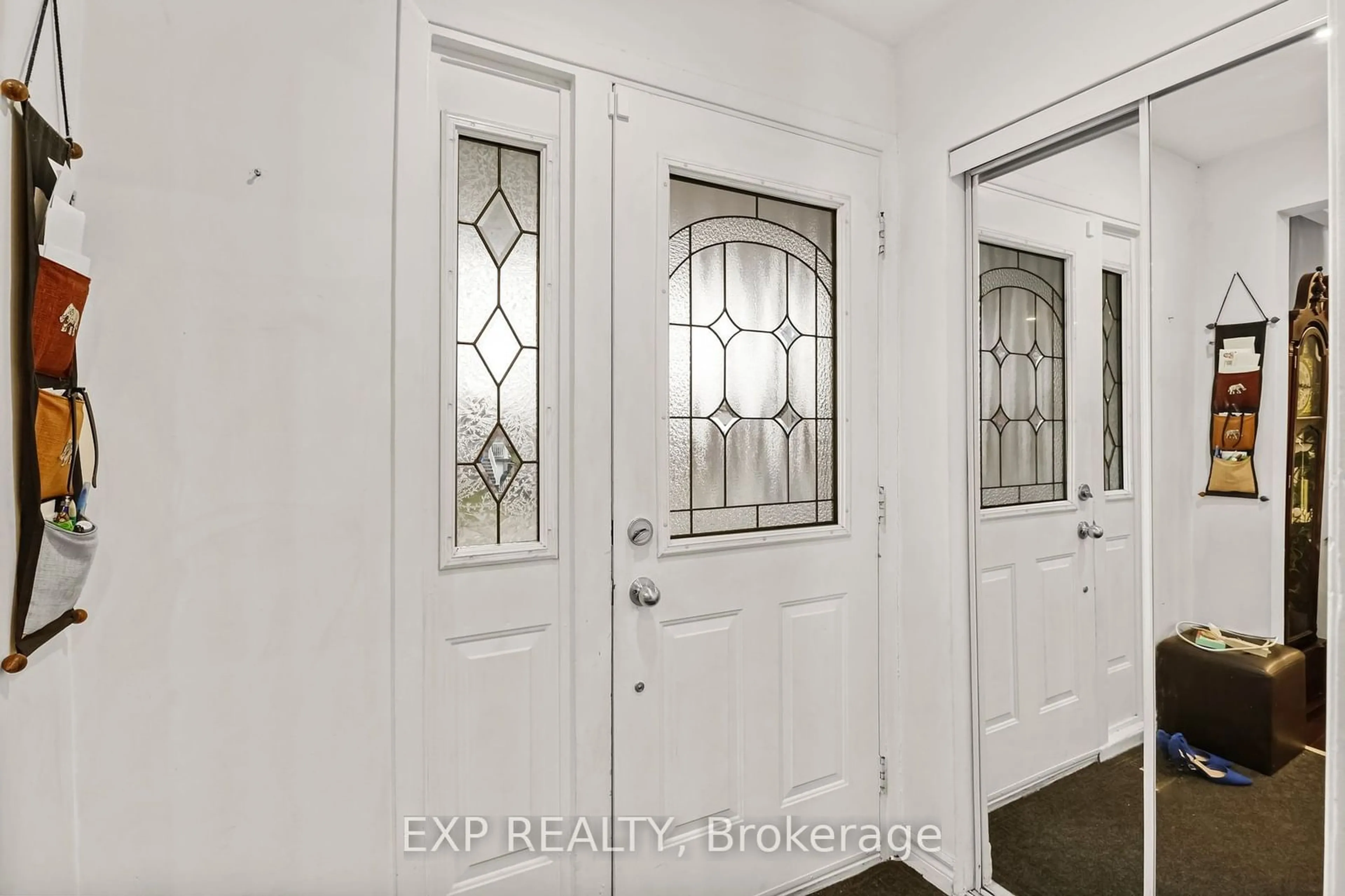 Indoor entryway, wood floors for 3764 Teeswater Rd, Mississauga Ontario L4T 2A4