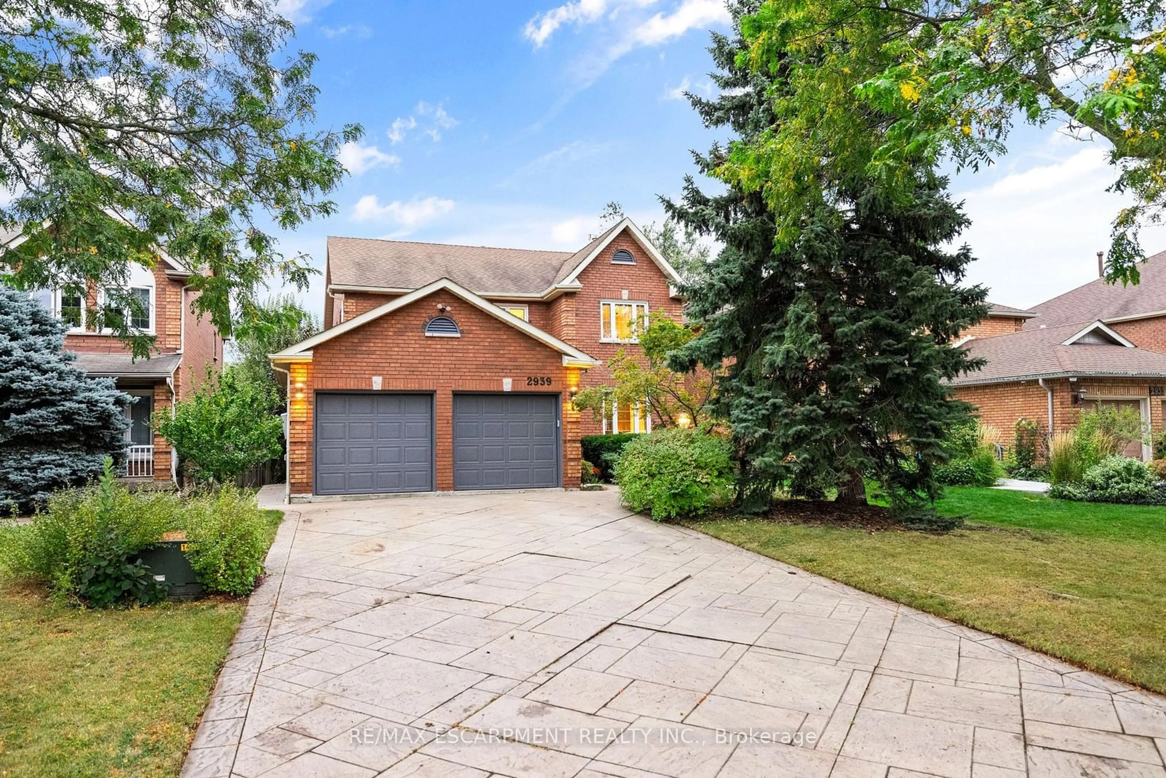 Home with brick exterior material for 2939 Harvey Cres, Mississauga Ontario L5L 4V9