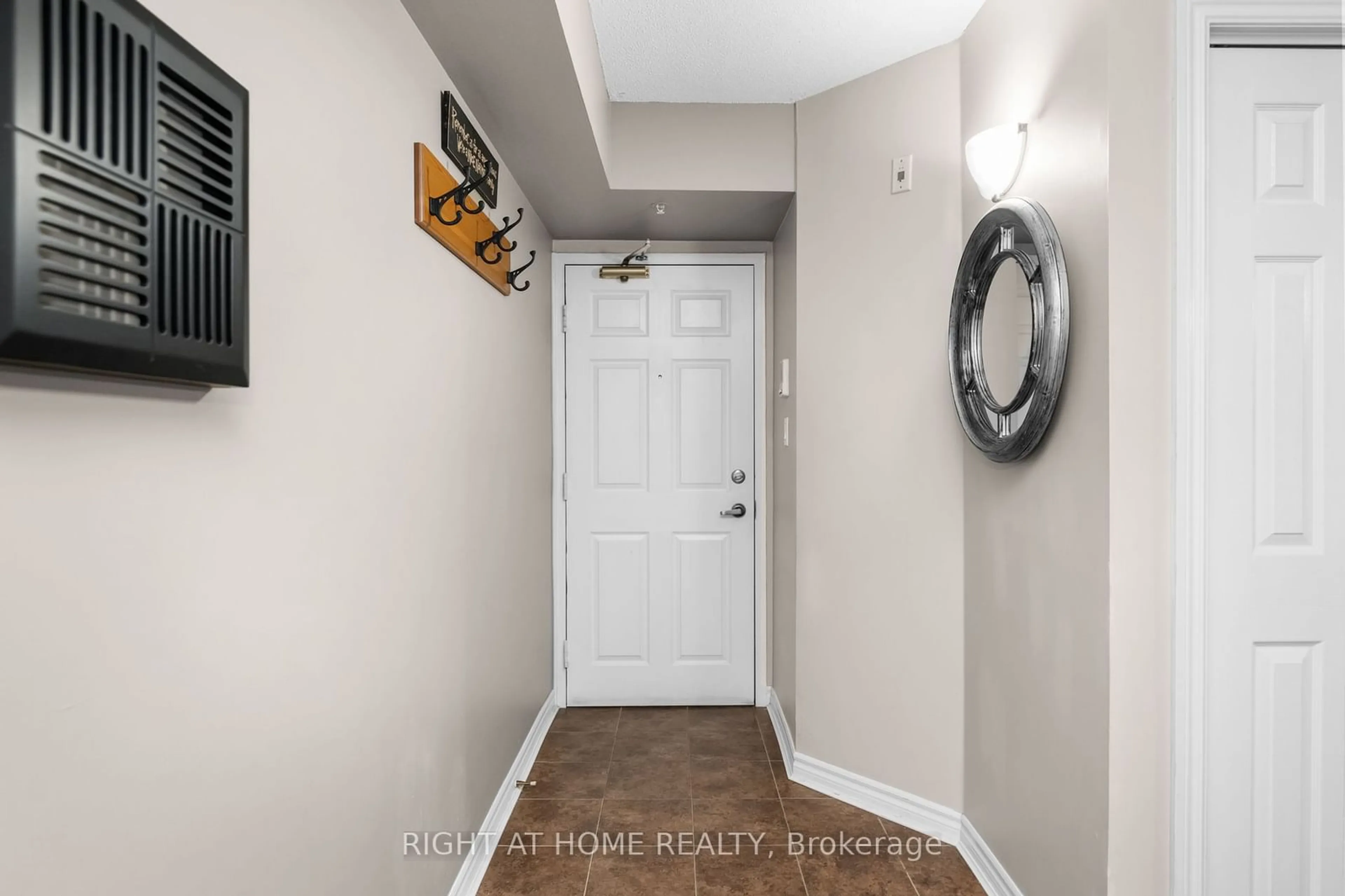 Indoor entryway, not visible floor for 1451 Walker's Line #315, Burlington Ontario L7M 4P1