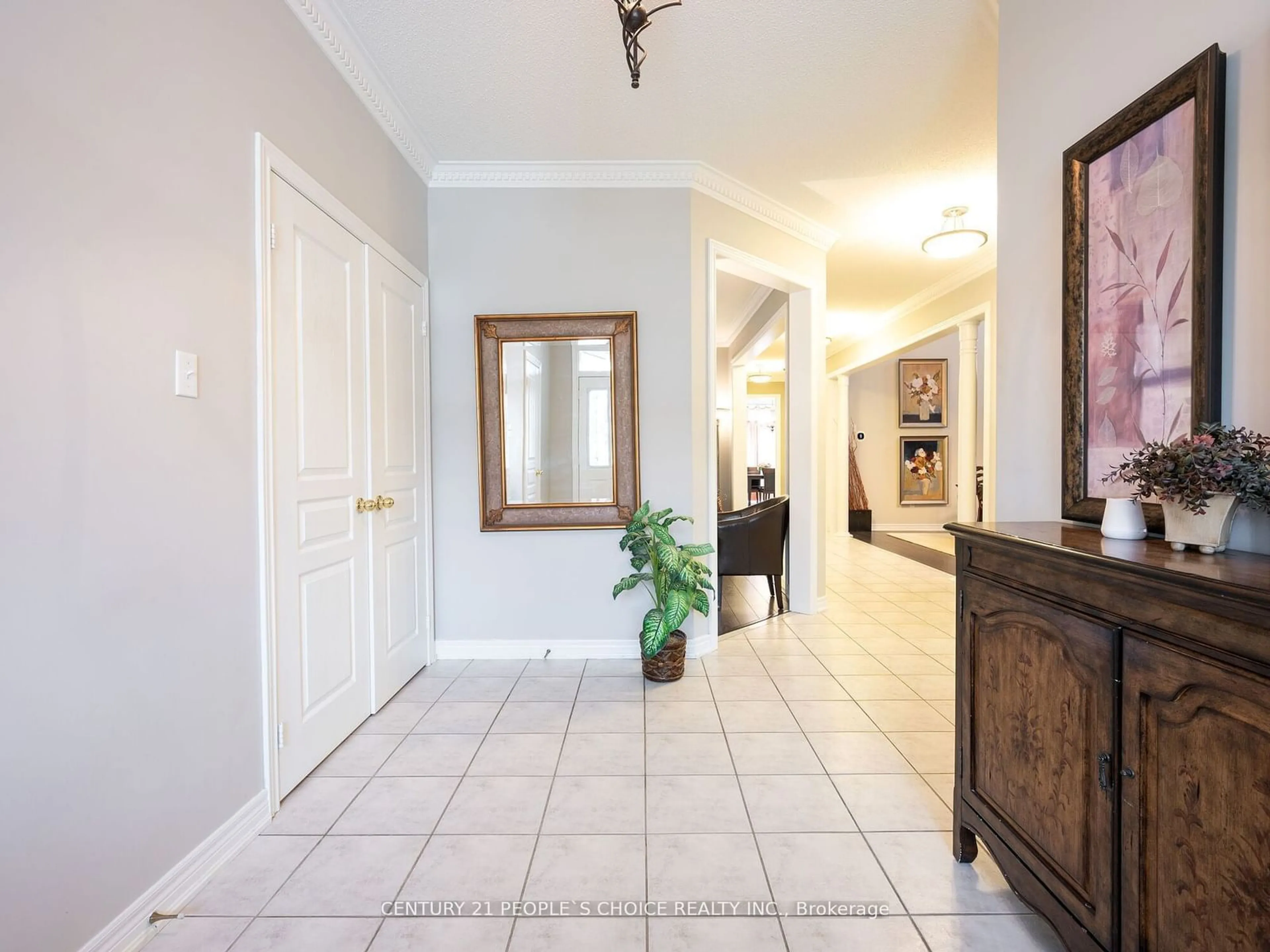 Indoor foyer, wood floors for 5178 Churchill Meadows Blvd, Mississauga Ontario L5M 8B6