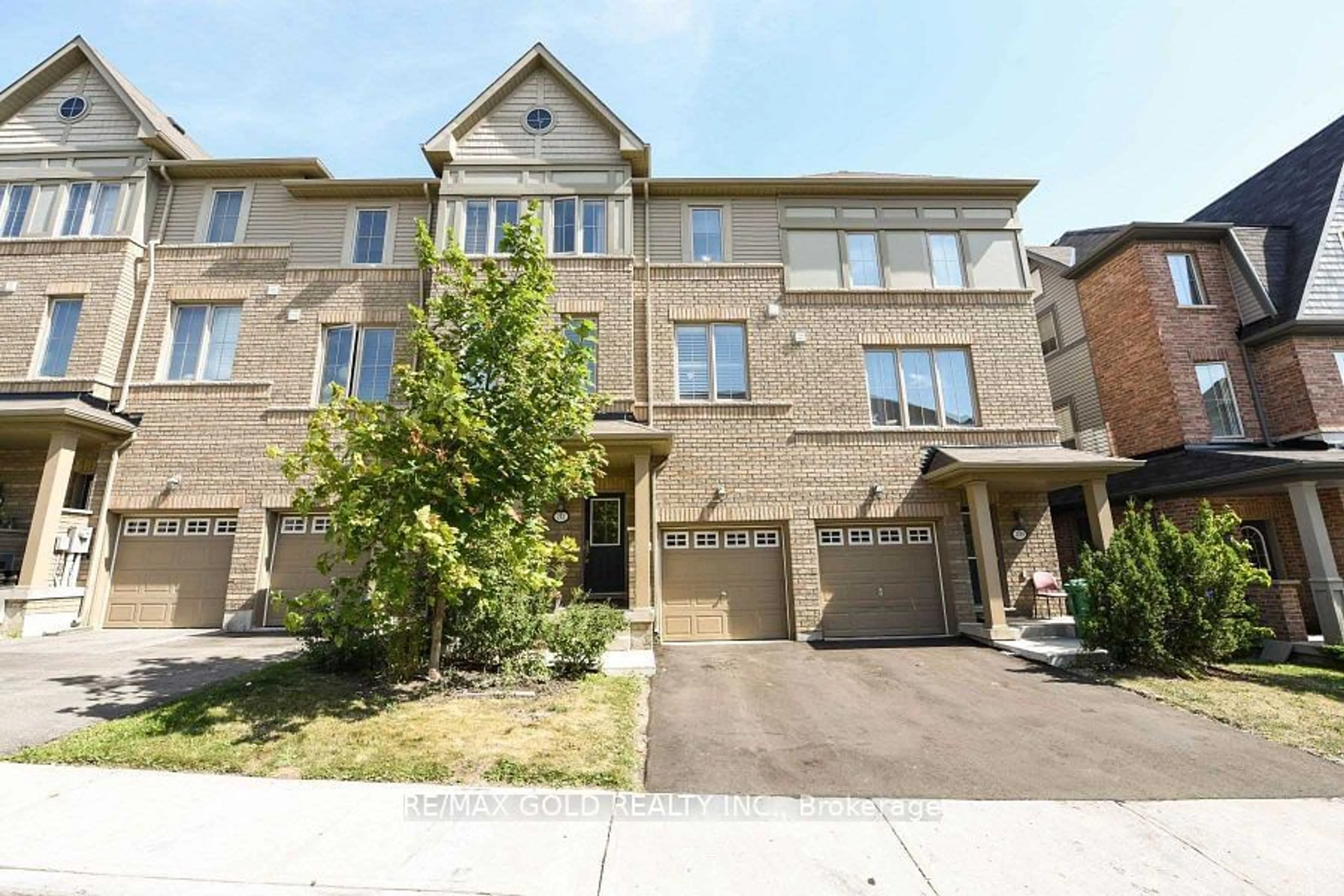 A pic from exterior of the house or condo, the street view for 31 Bergamont Rd, Brampton Ontario L6Y 0R1