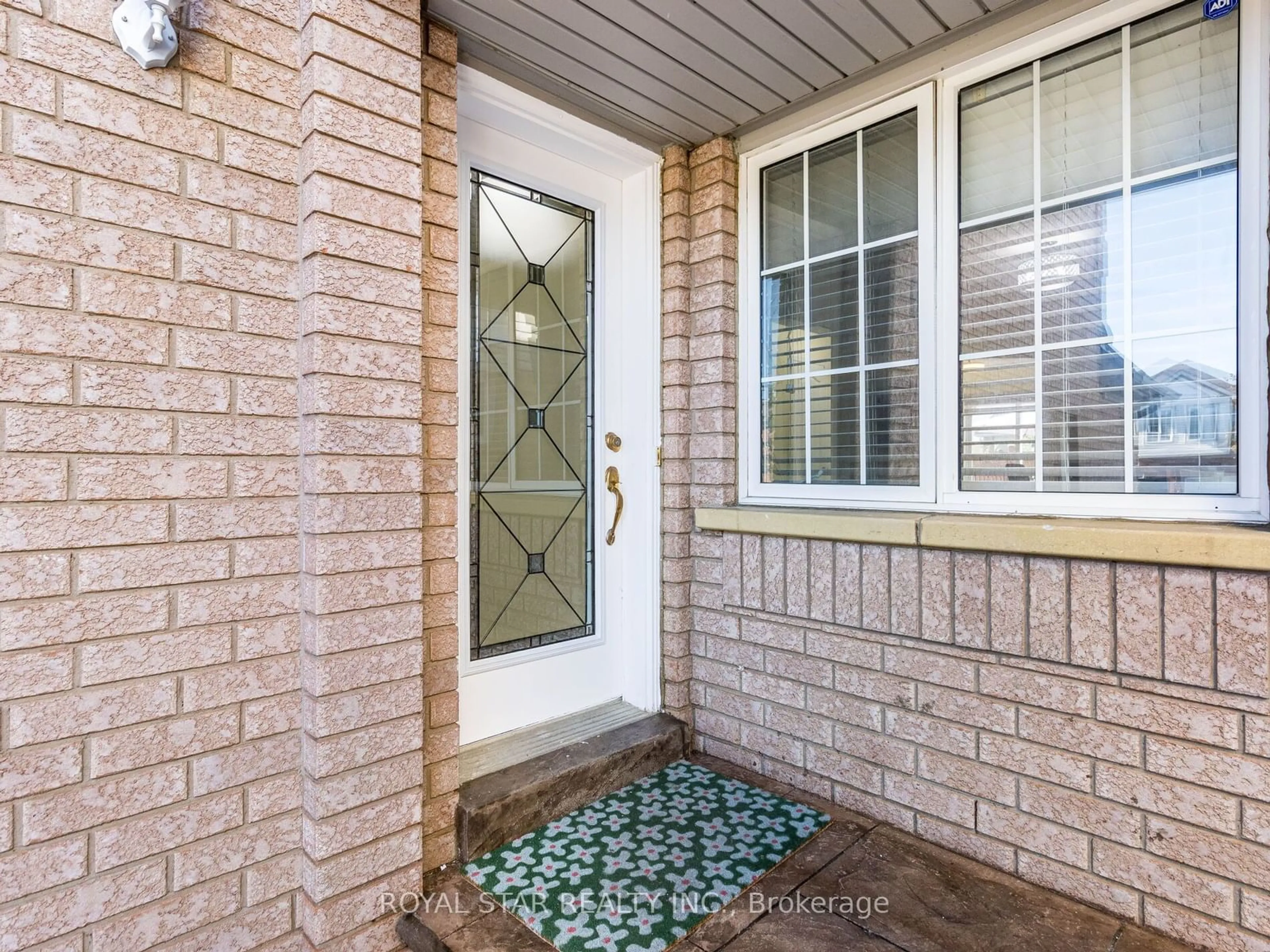 Indoor entryway, ceramic floors for 49 Bunchberry Way, Brampton Ontario L6R 2E8