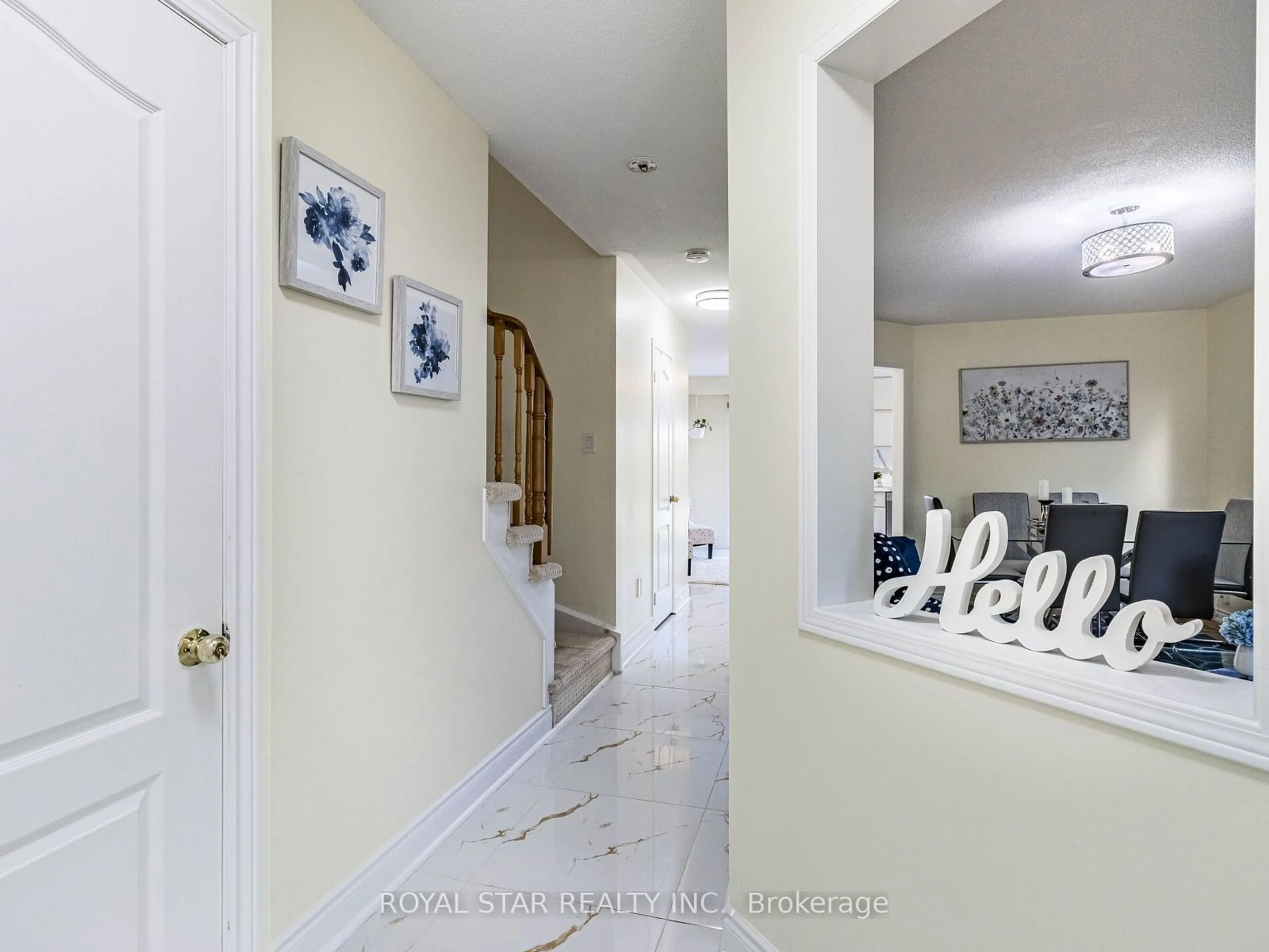 Indoor entryway, wood floors for 49 Bunchberry Way, Brampton Ontario L6R 2E8