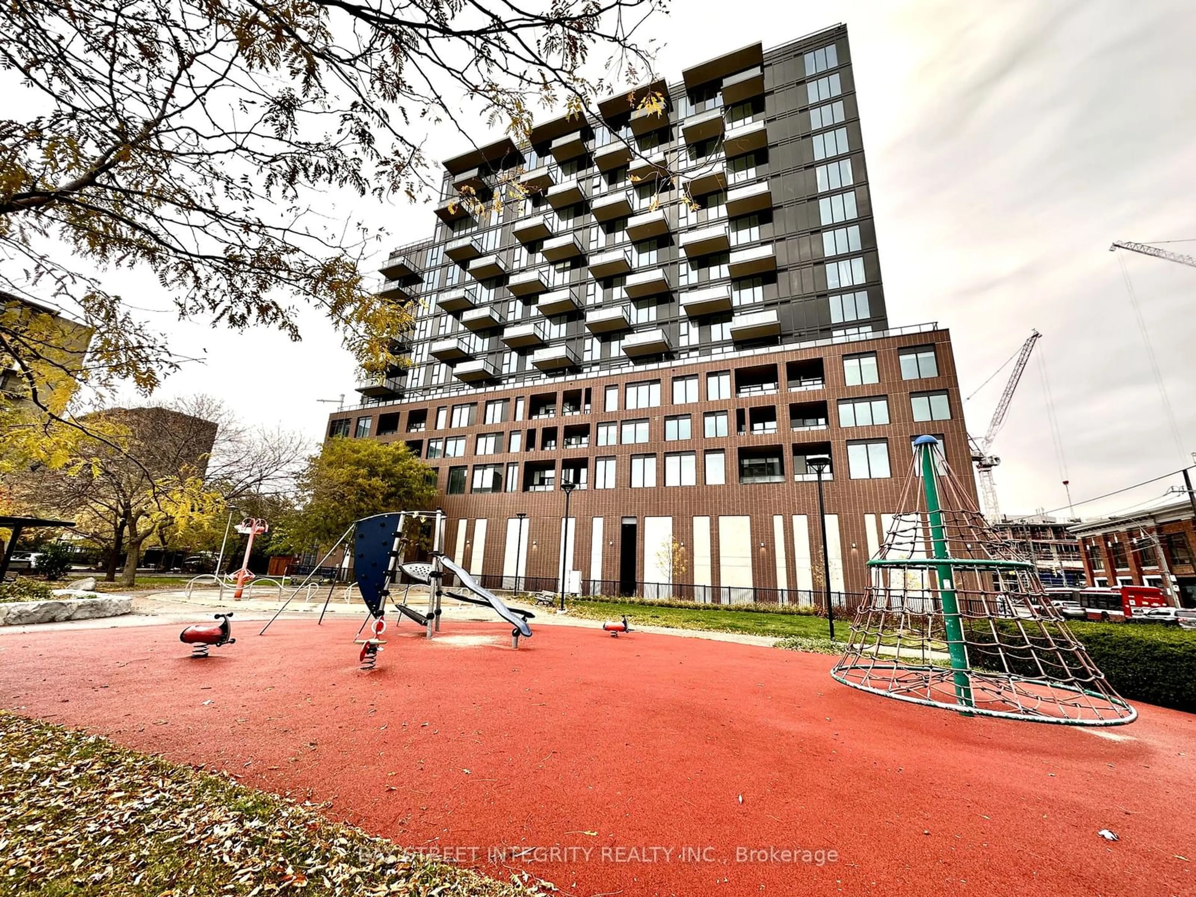 A pic from exterior of the house or condo, the front or back of building for 270 Dufferin St #1018, Toronto Ontario M6K 3R4