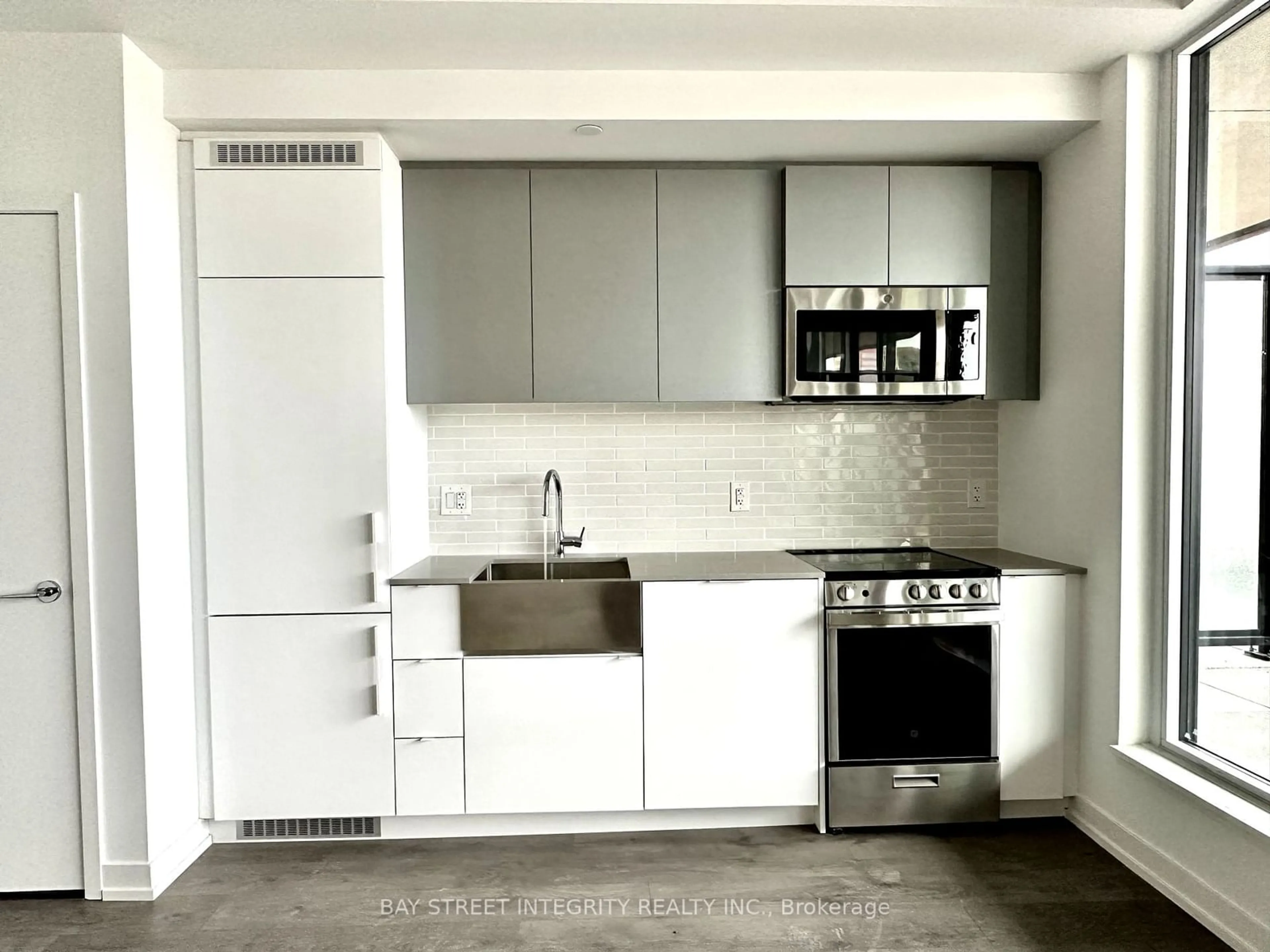 Standard kitchen for 270 Dufferin St #1018, Toronto Ontario M6K 3R4