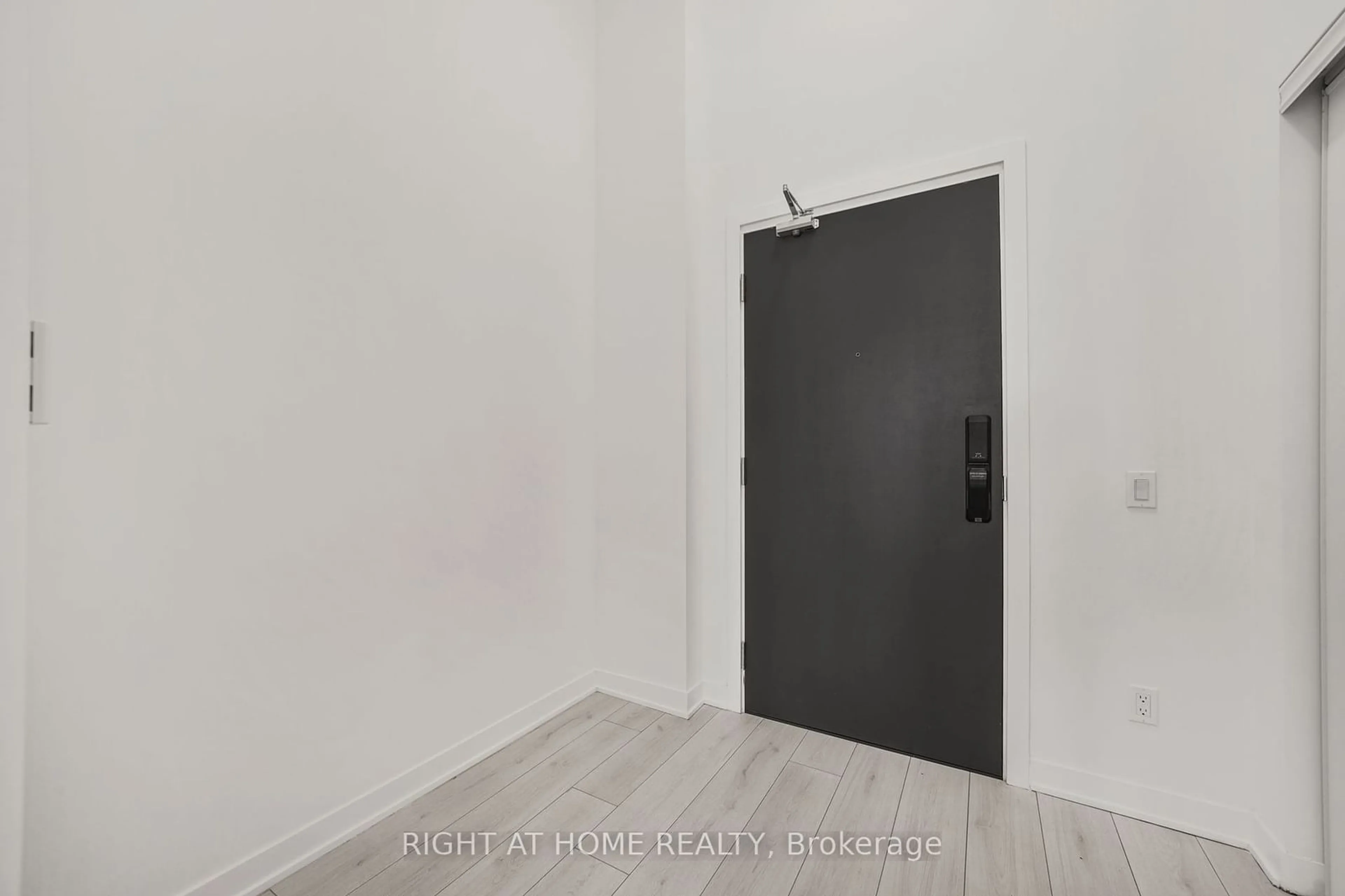 Indoor entryway, not visible floor for 405 Dundas St #108, Oakville Ontario L6M 5P9