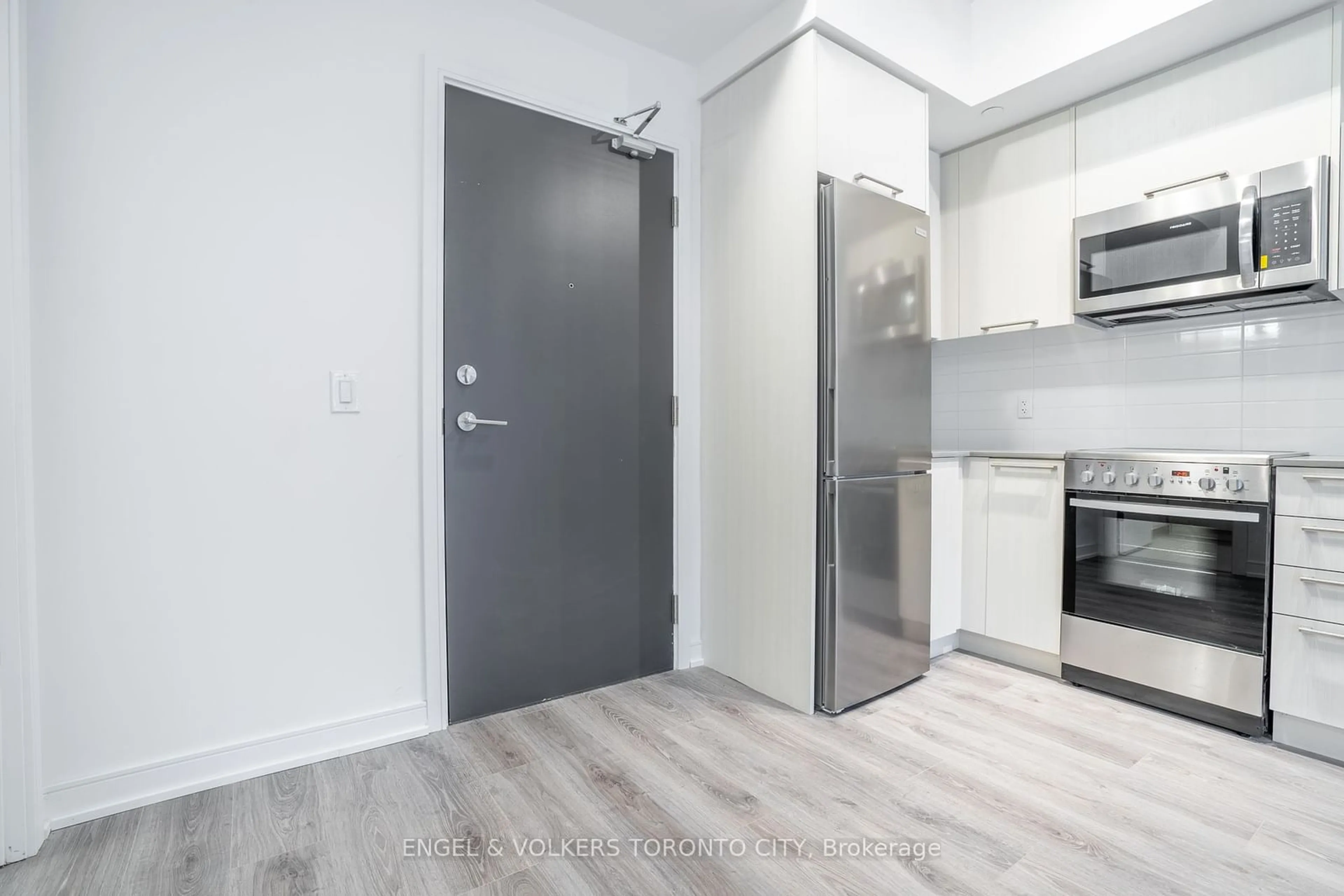 Standard kitchen, not visible floor for 25 Neighbourhood Lane #202, Toronto Ontario M8Y 0C4