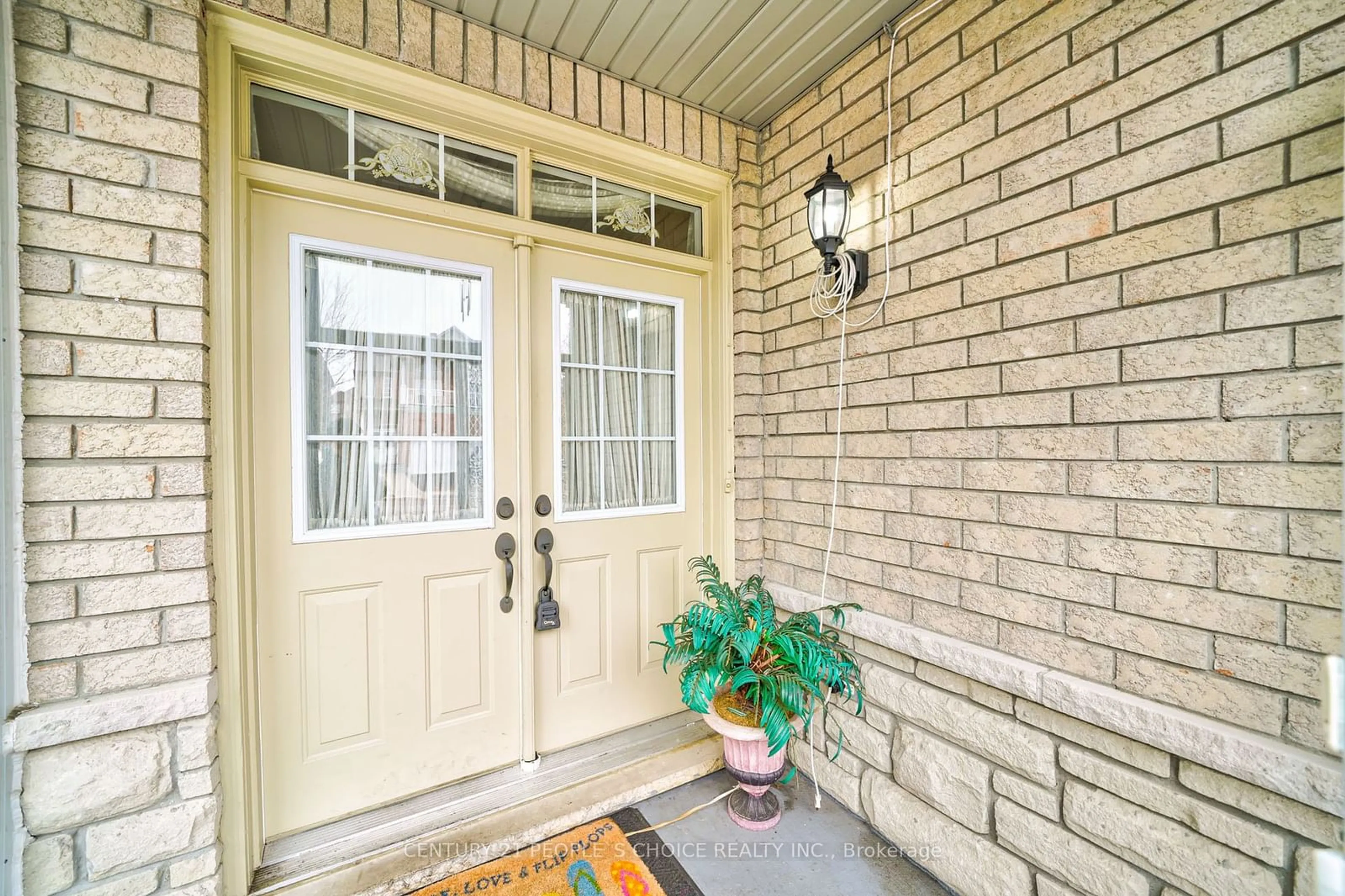 Indoor entryway, wood floors for 42 Pennyroyal Cres, Brampton Ontario L6S 6J7