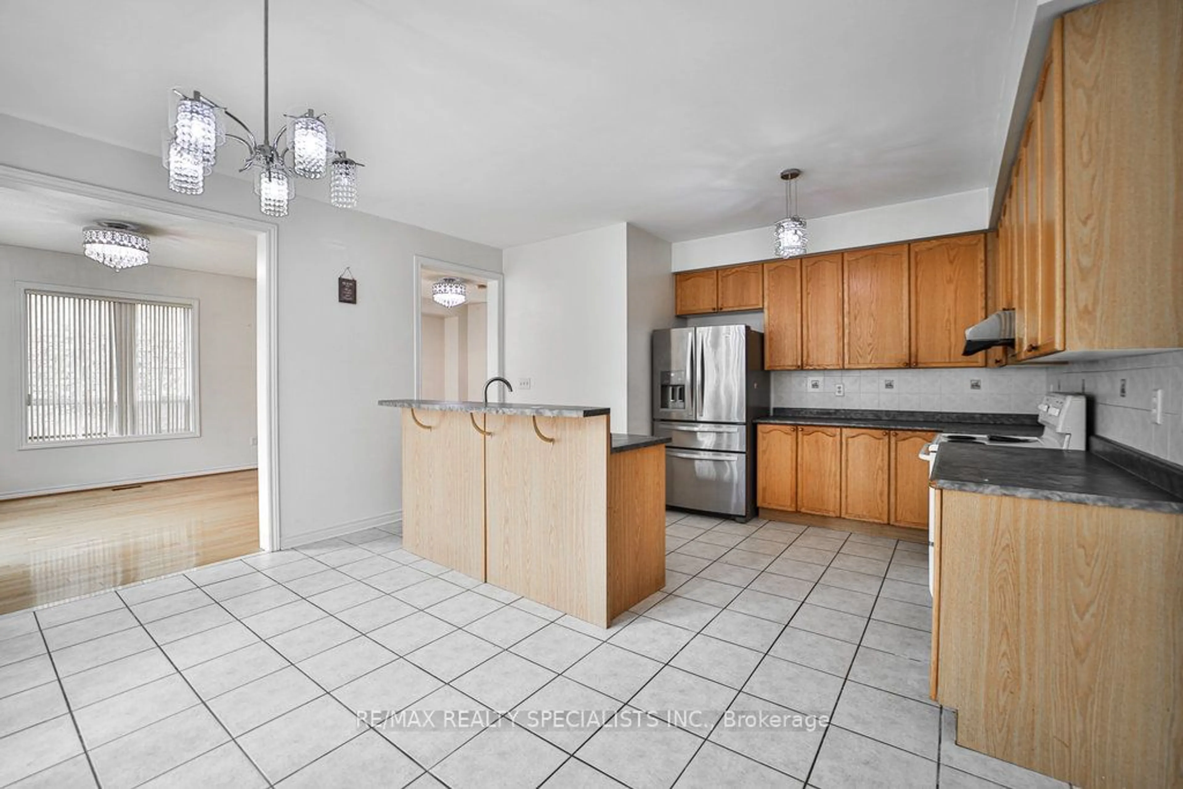 Standard kitchen, wood floors, cottage for 17 Pathmaster Rd, Brampton Ontario L6P 2G9