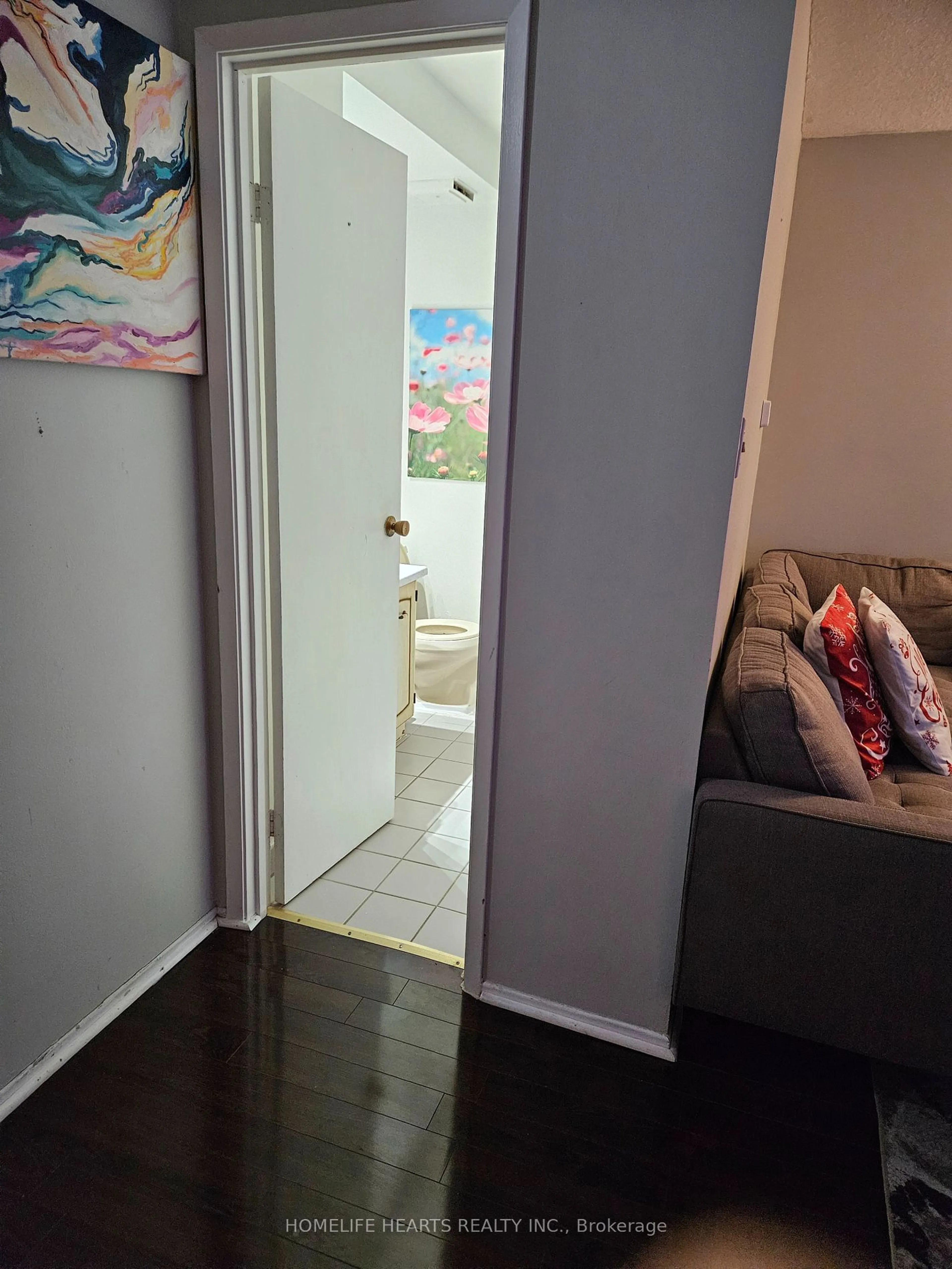 A pic of a room for 1051 Cedarglen Gate #7, Mississauga Ontario L5C 3A7