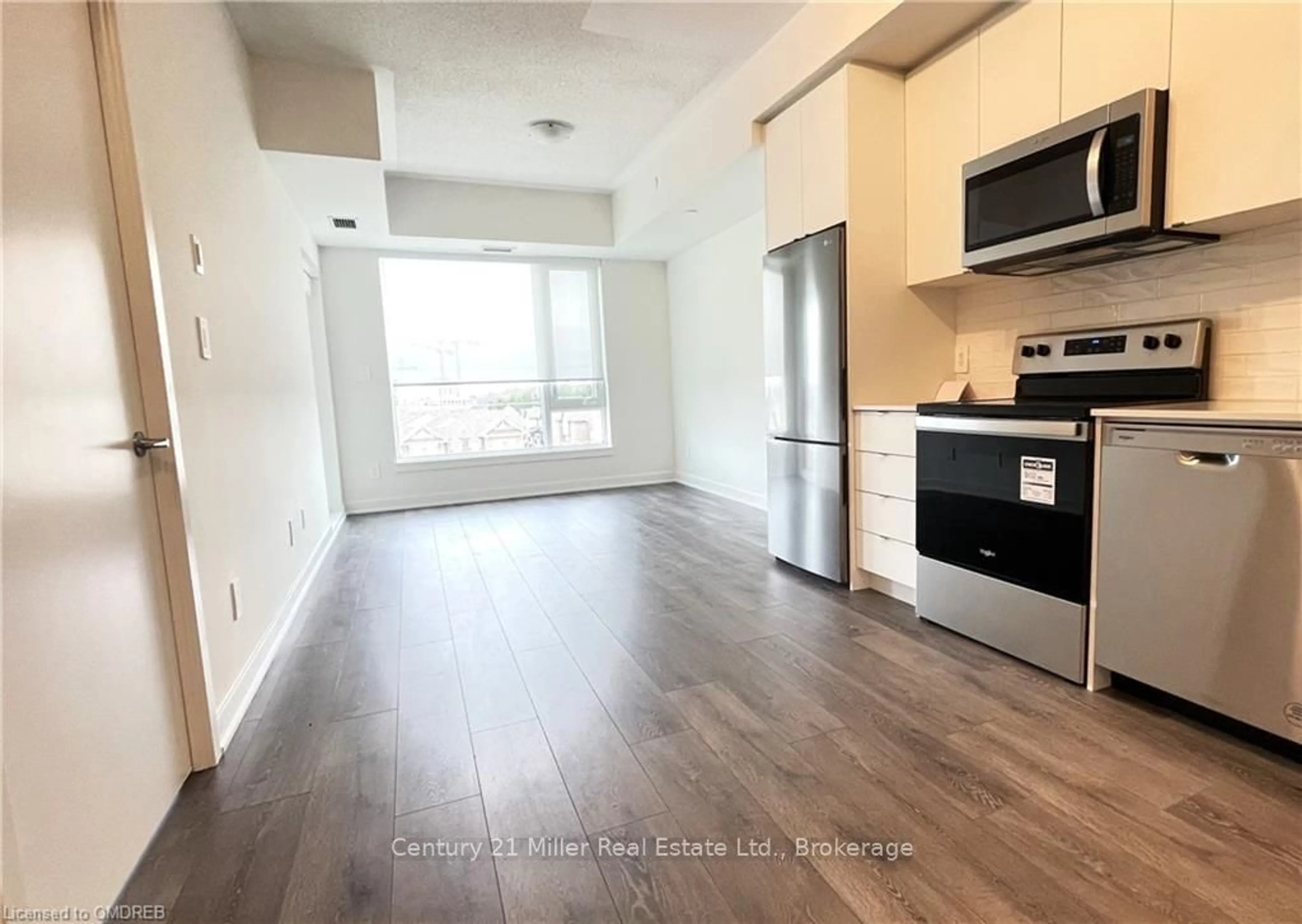 A pic of a room, wood floors for 1440 CLARRIAGE Crt #513, Milton Ontario L9E 1B3