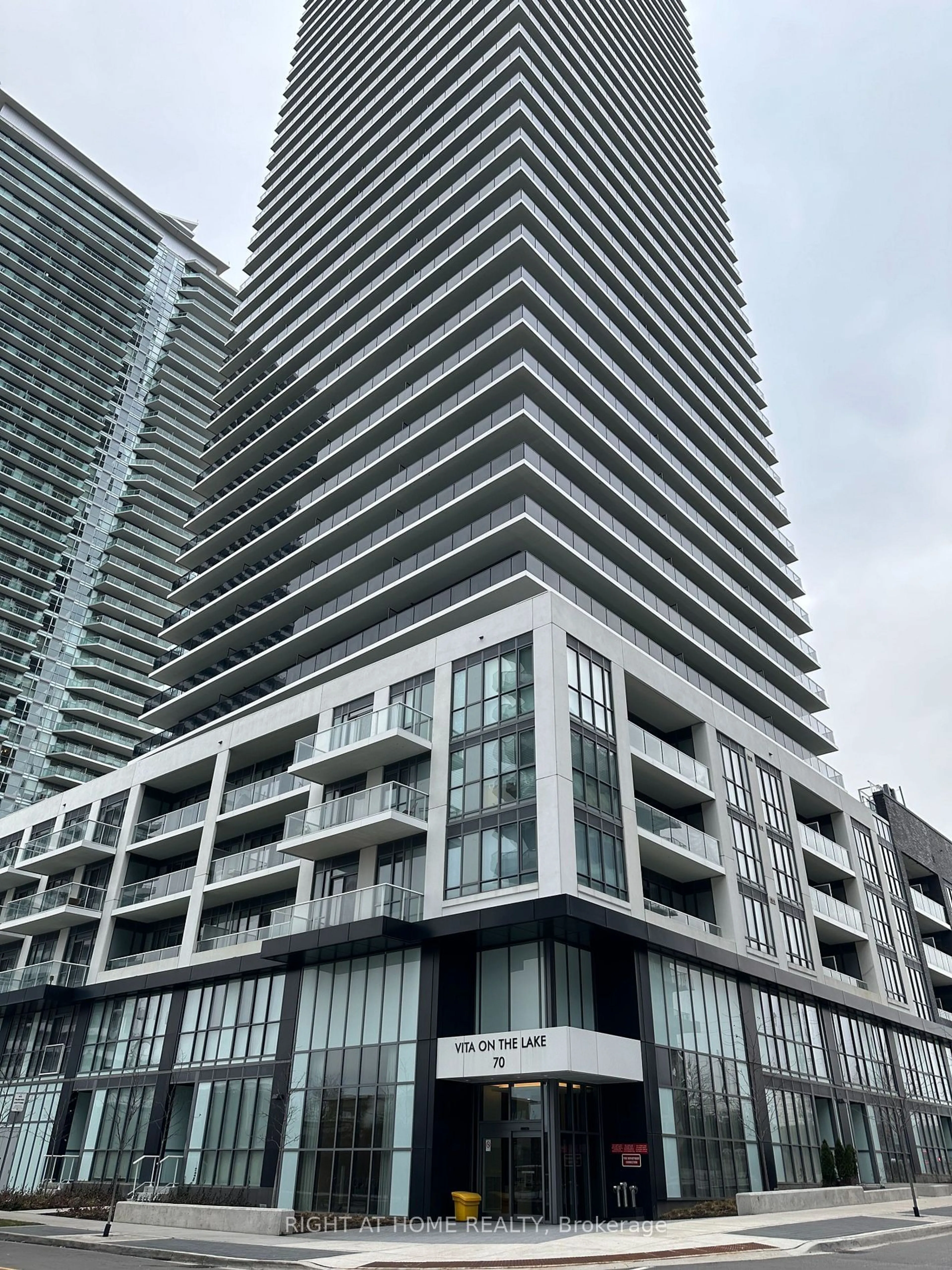 A pic from exterior of the house or condo, the front or back of building for 70 ANNIE CRAIG Dr #3001, Toronto Ontario M8V 0G2