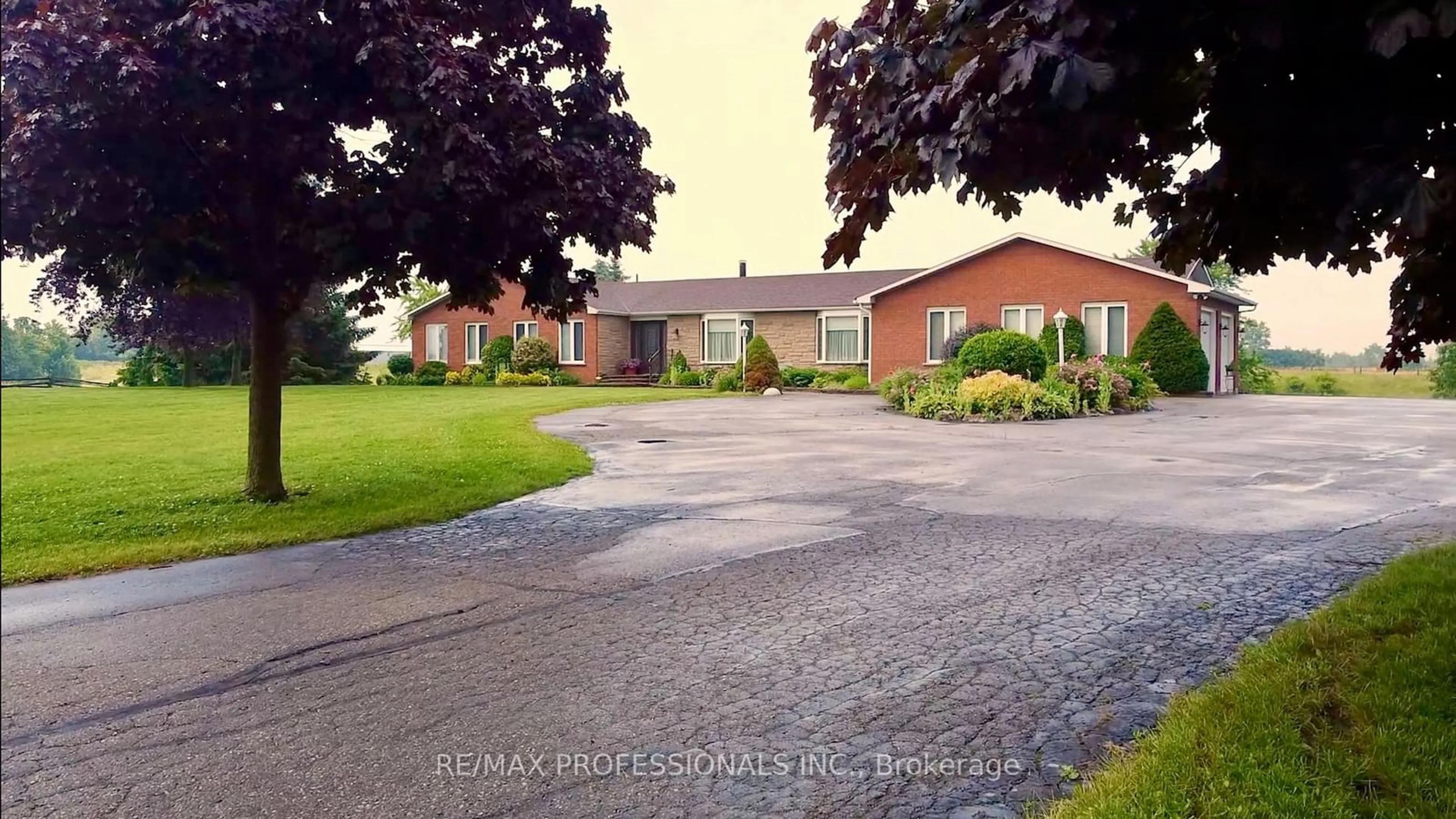 Frontside or backside of a home, cottage for 12731 Dixie Rd, Caledon Ontario L7C 2M5