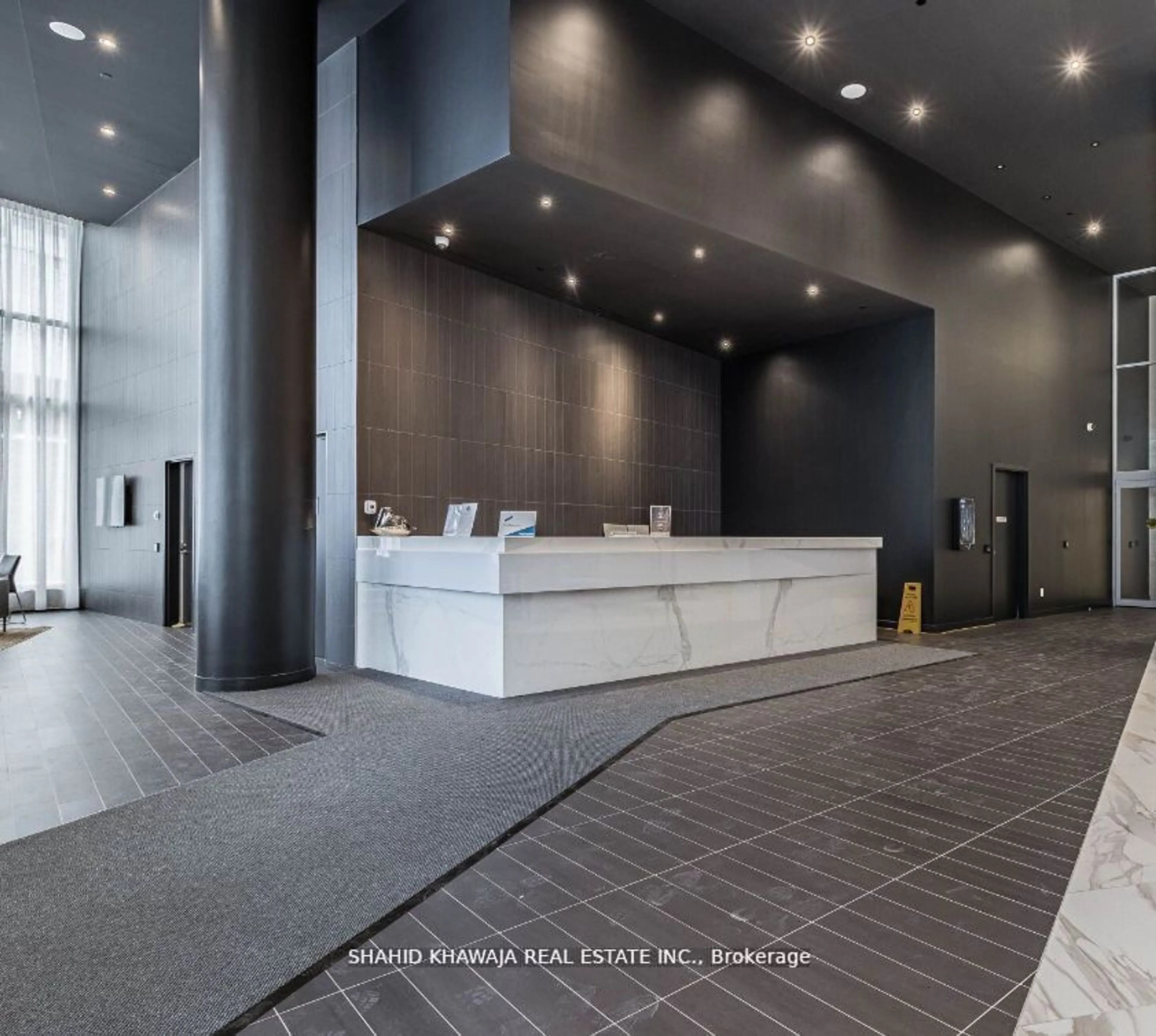 Indoor lobby, ceramic floors for 3900 Confederation Pkwy Pkwy #5702, Mississauga Ontario L5B 3J1