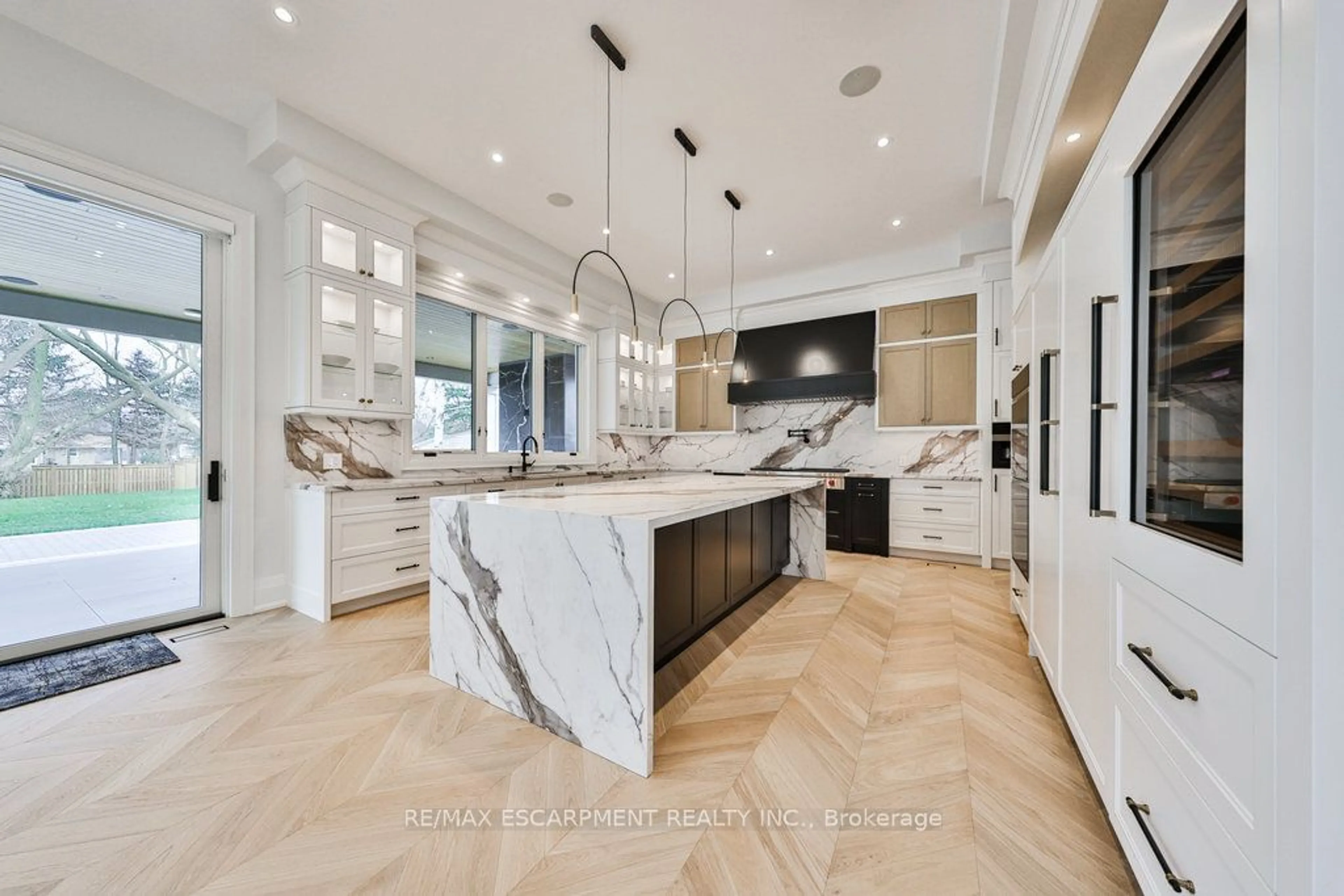 Contemporary kitchen, wood floors, mountain for 556 Fourth Line, Oakville Ontario L6L 5A7