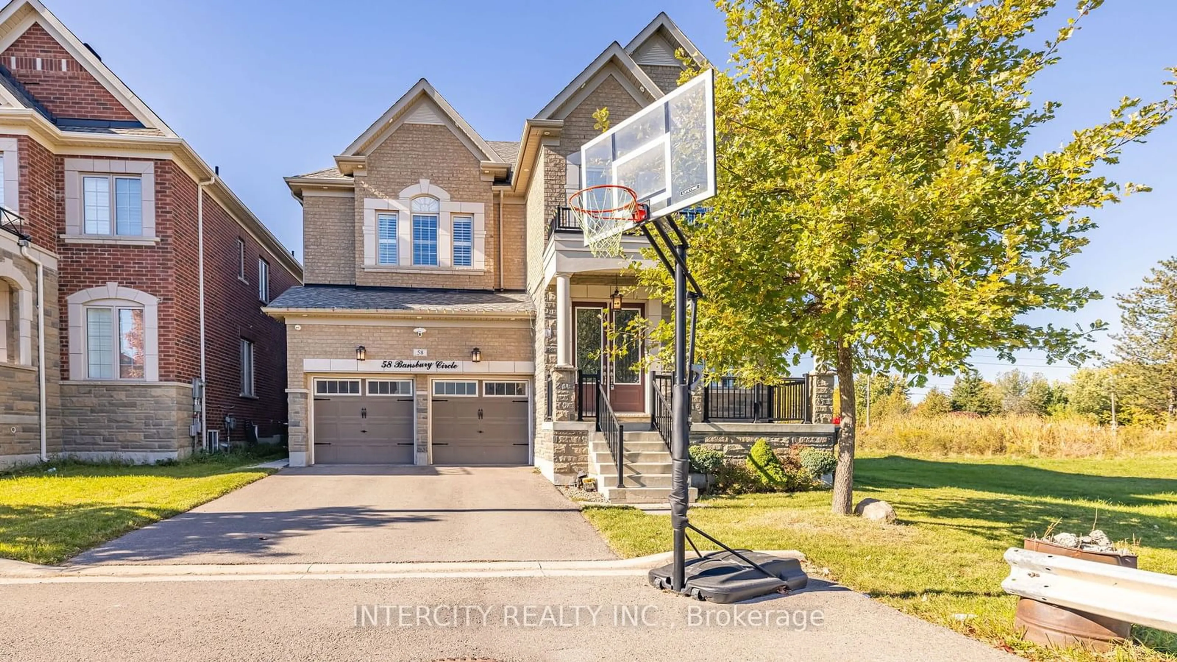 Frontside or backside of a home, the street view for 58 Bansbury Circ, Brampton Ontario L6P 0H8