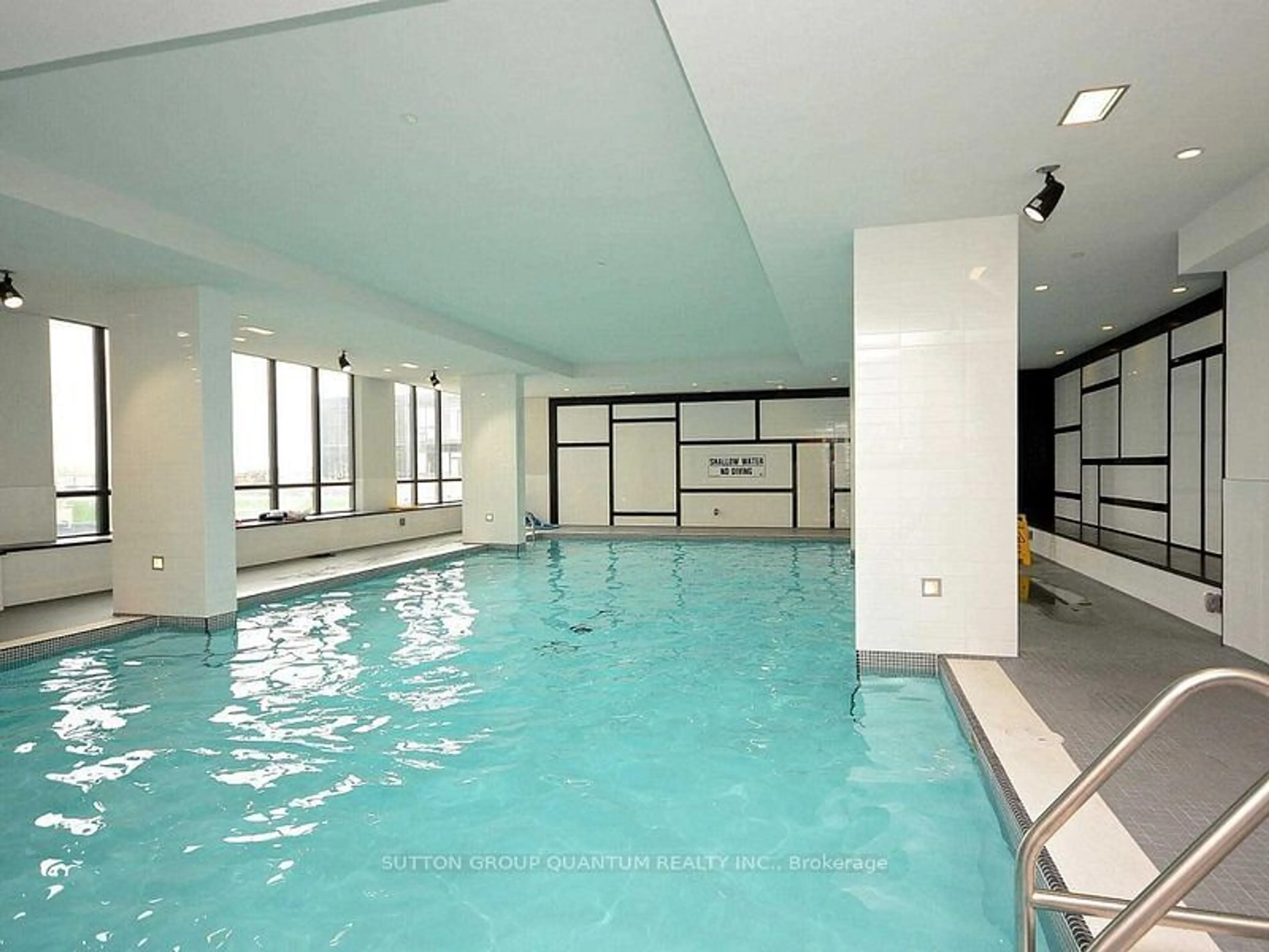 Indoor or outdoor pool for 4011 Brickstone Mews #4111, Mississauga Ontario L5B 0J7