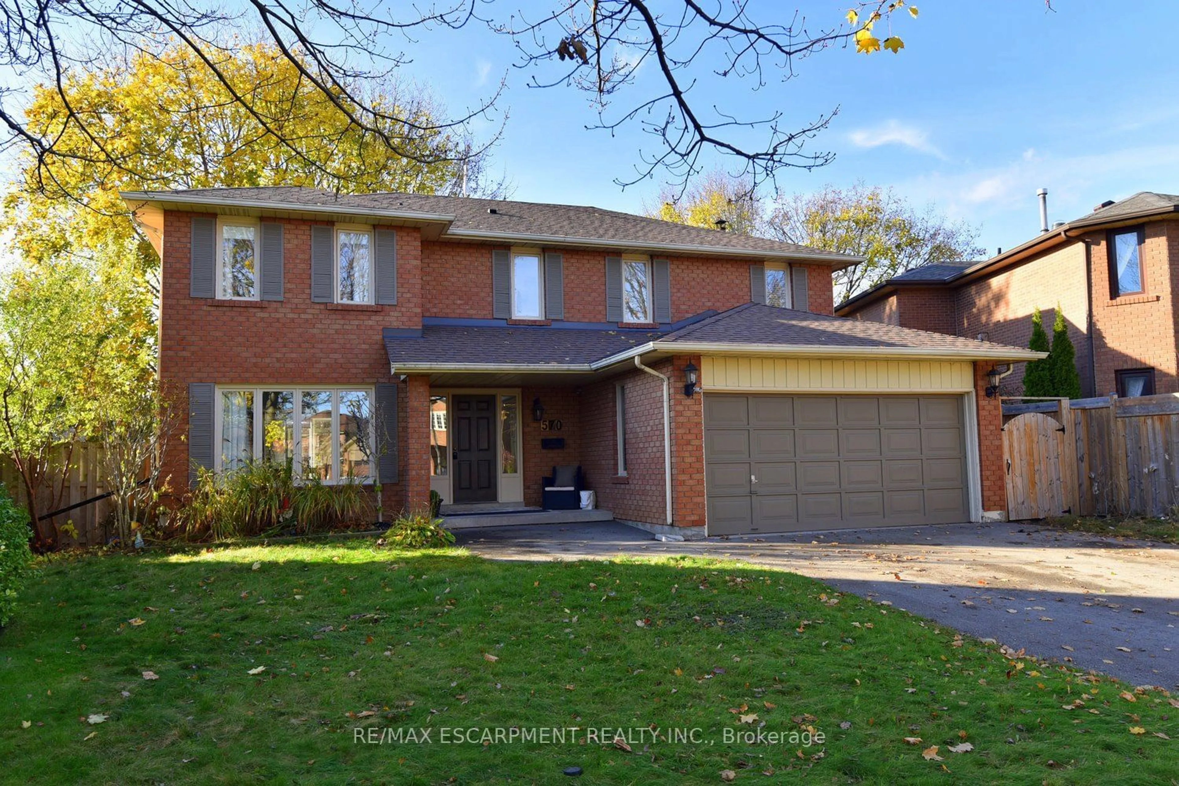 Home with brick exterior material for 570 Harmony Ave, Burlington Ontario L7N 3S8