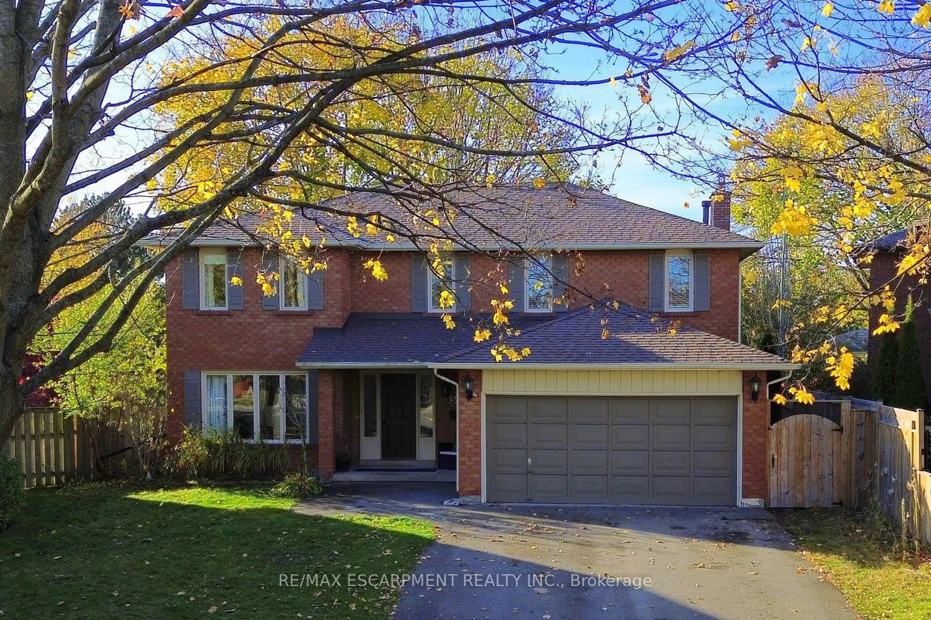 Frontside or backside of a home, the street view for 570 Harmony Ave, Burlington Ontario L7N 3S8