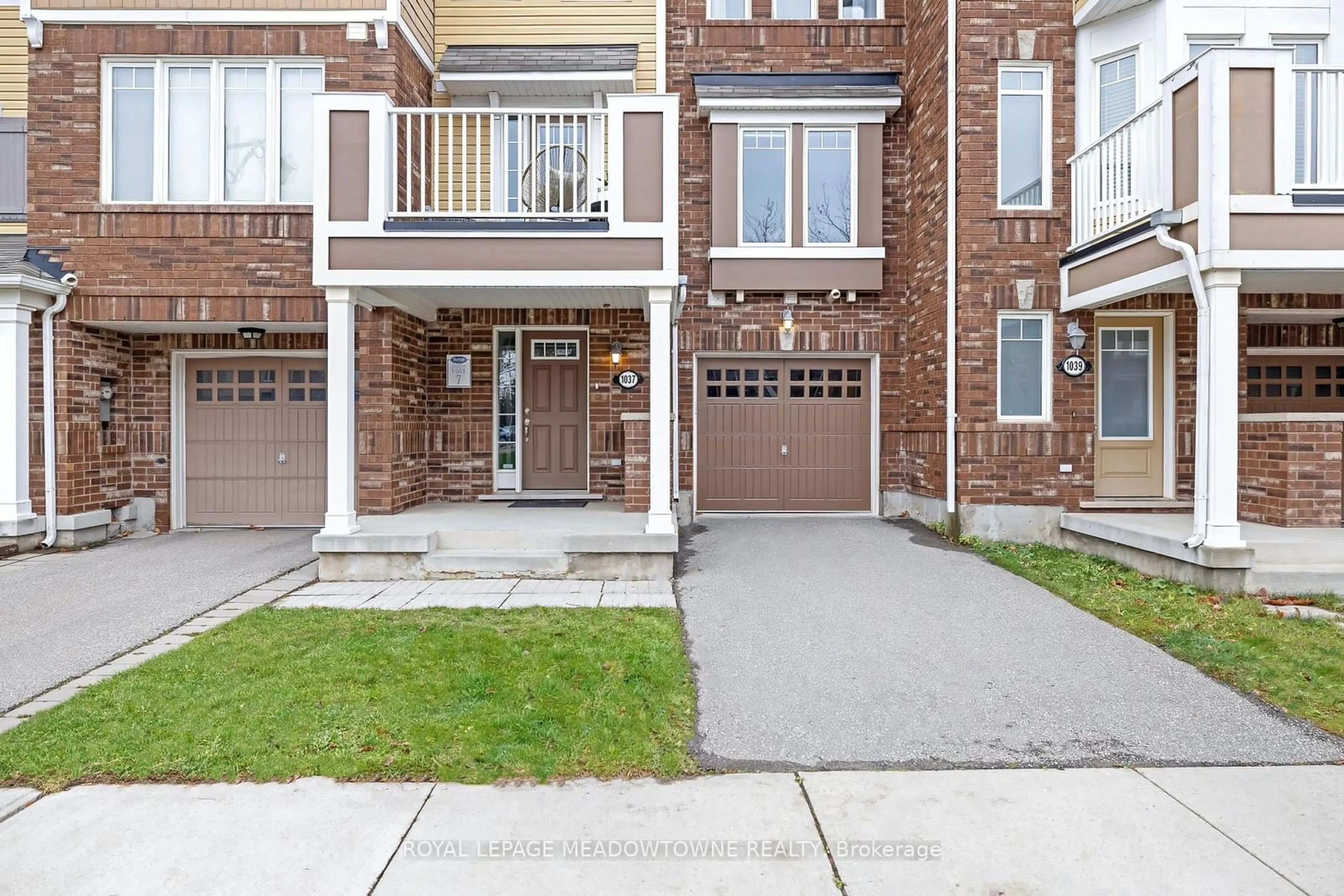 A pic from exterior of the house or condo, the street view for 1037 HAXTON Hts, Milton Ontario L9T 8G6