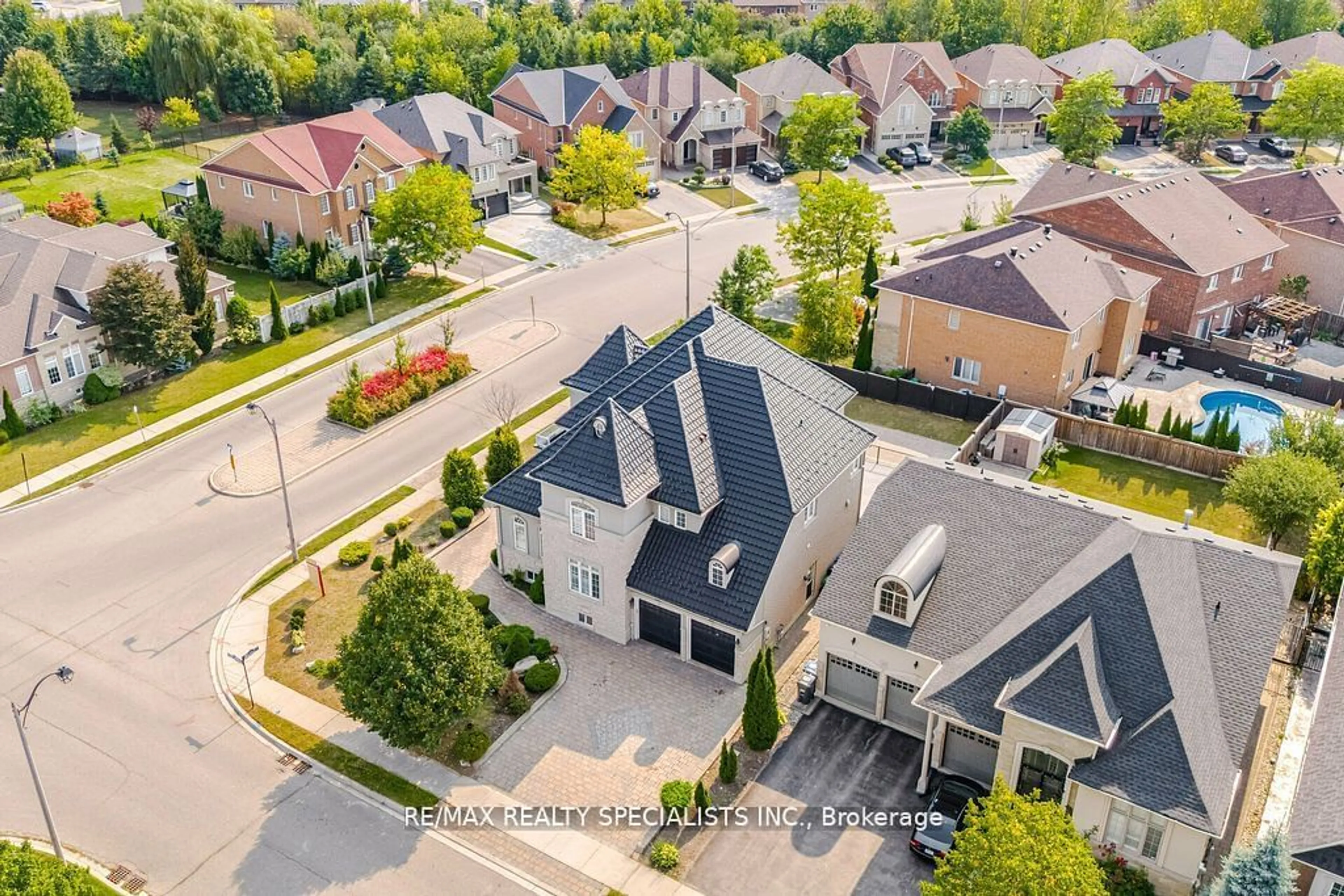 A pic from exterior of the house or condo, the street view for 2 Belleville Dr, Brampton Ontario L6P 1V7