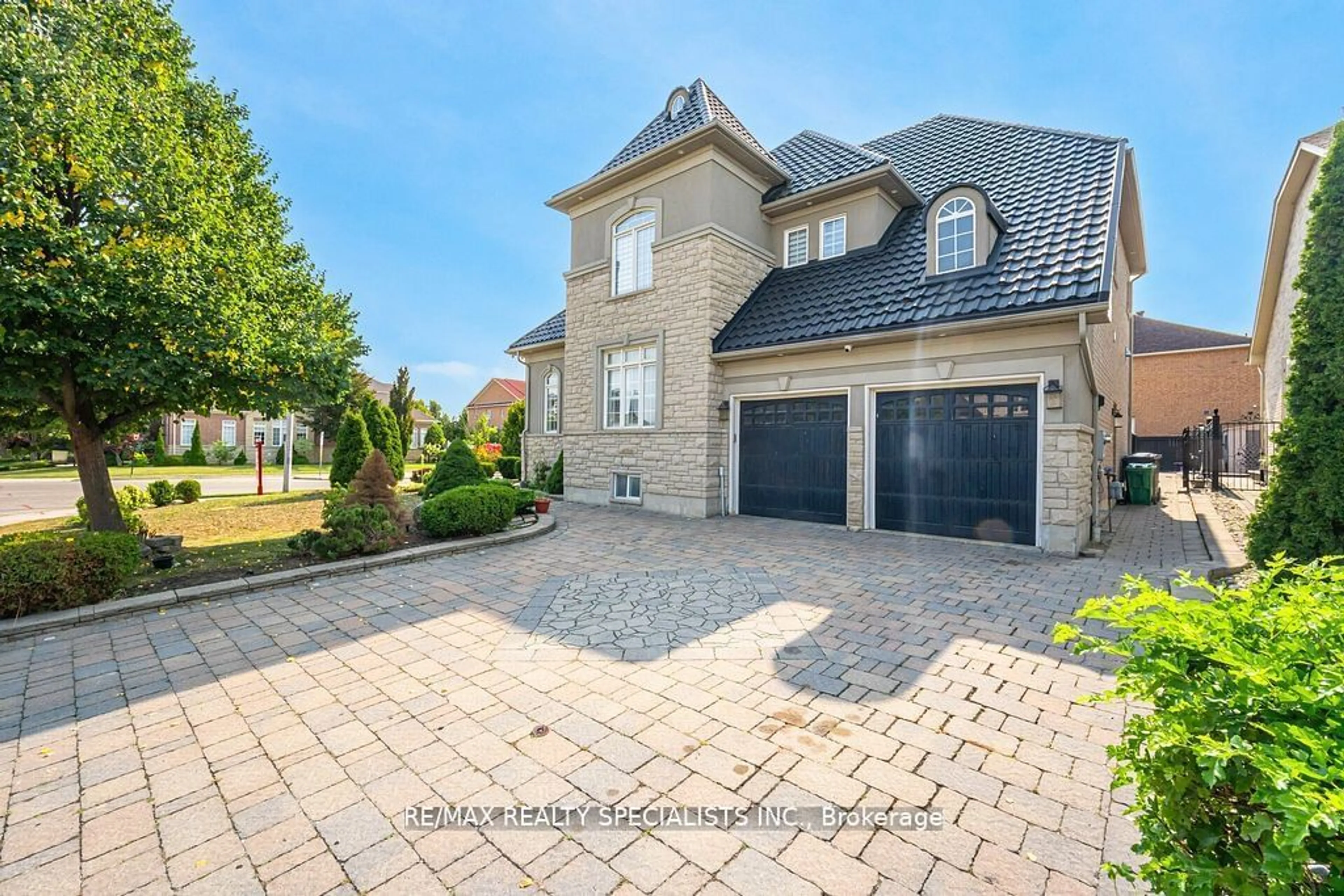 Home with brick exterior material for 2 Belleville Dr, Brampton Ontario L6P 1V7