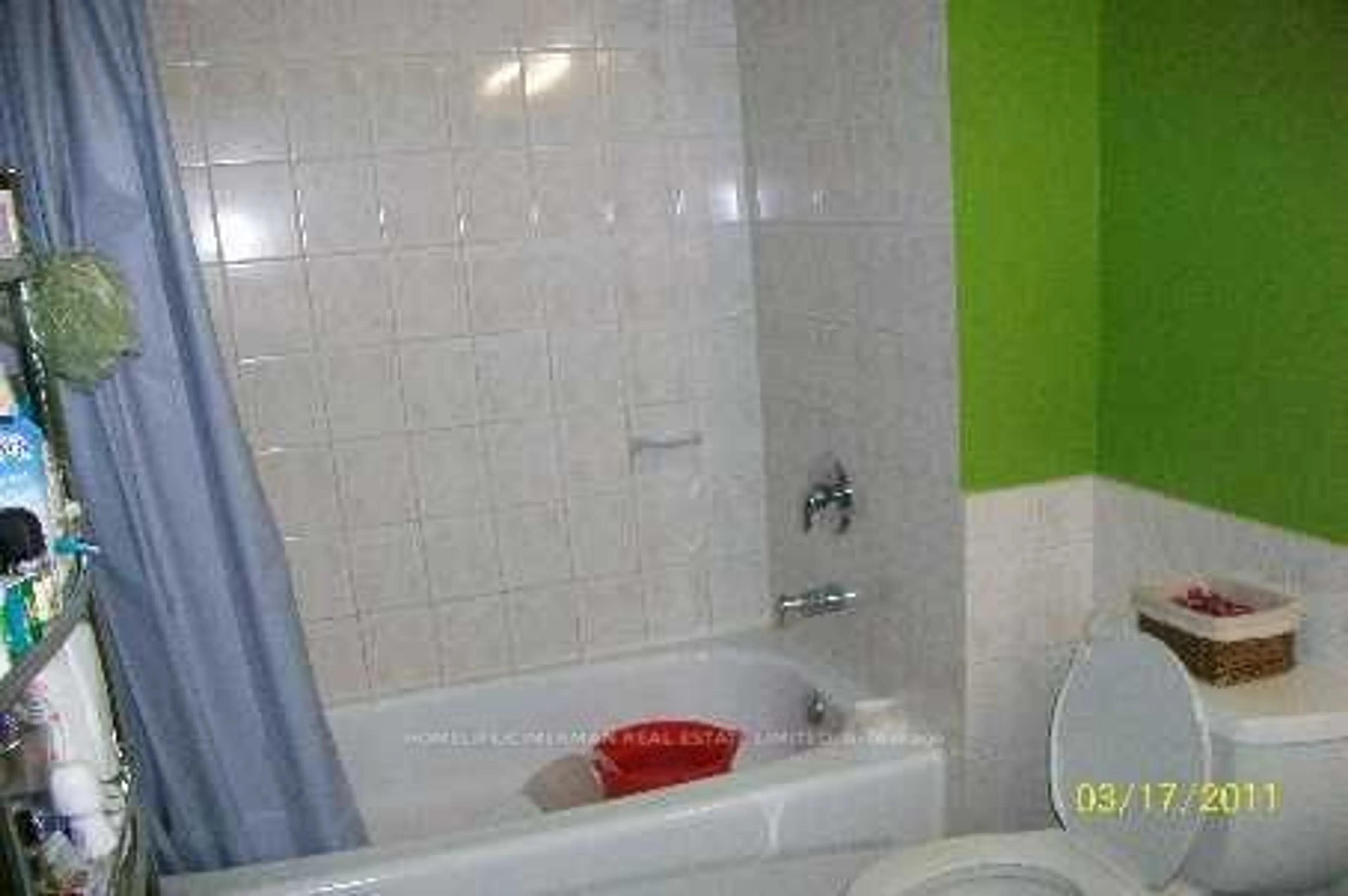 Bathroom, not visible floor for 76 Winterfold Dr, Brampton Ontario L6V 3T2