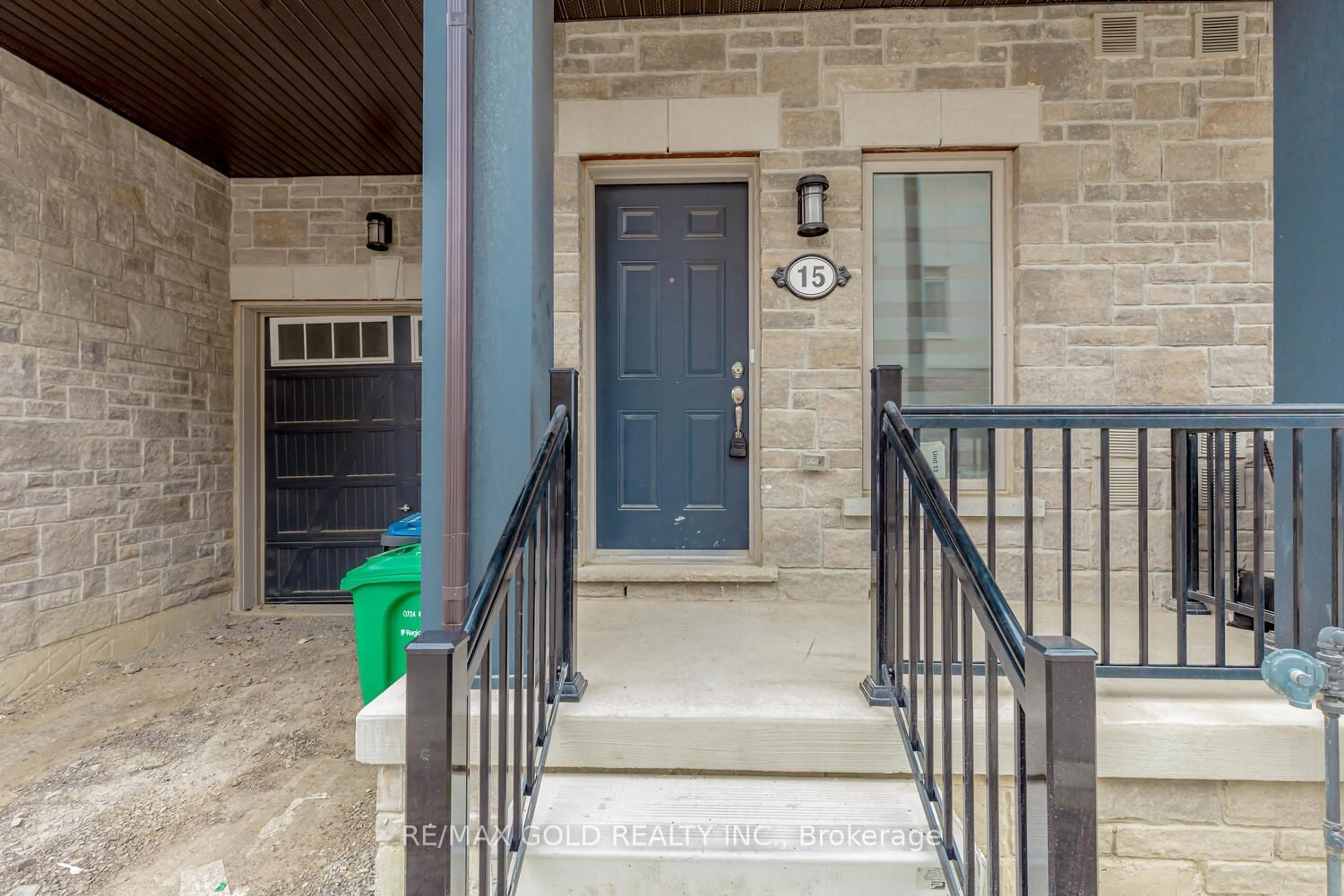 Indoor entryway, cement floor for 15 Tiveron Ave, Caledon Ontario L7C 4L4