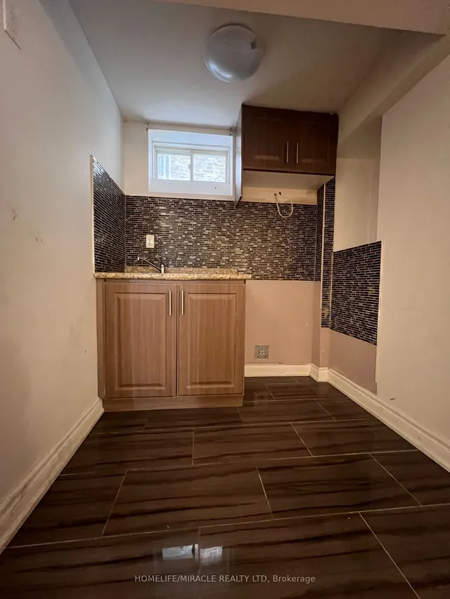 Additional property image - 8 Arda Cres