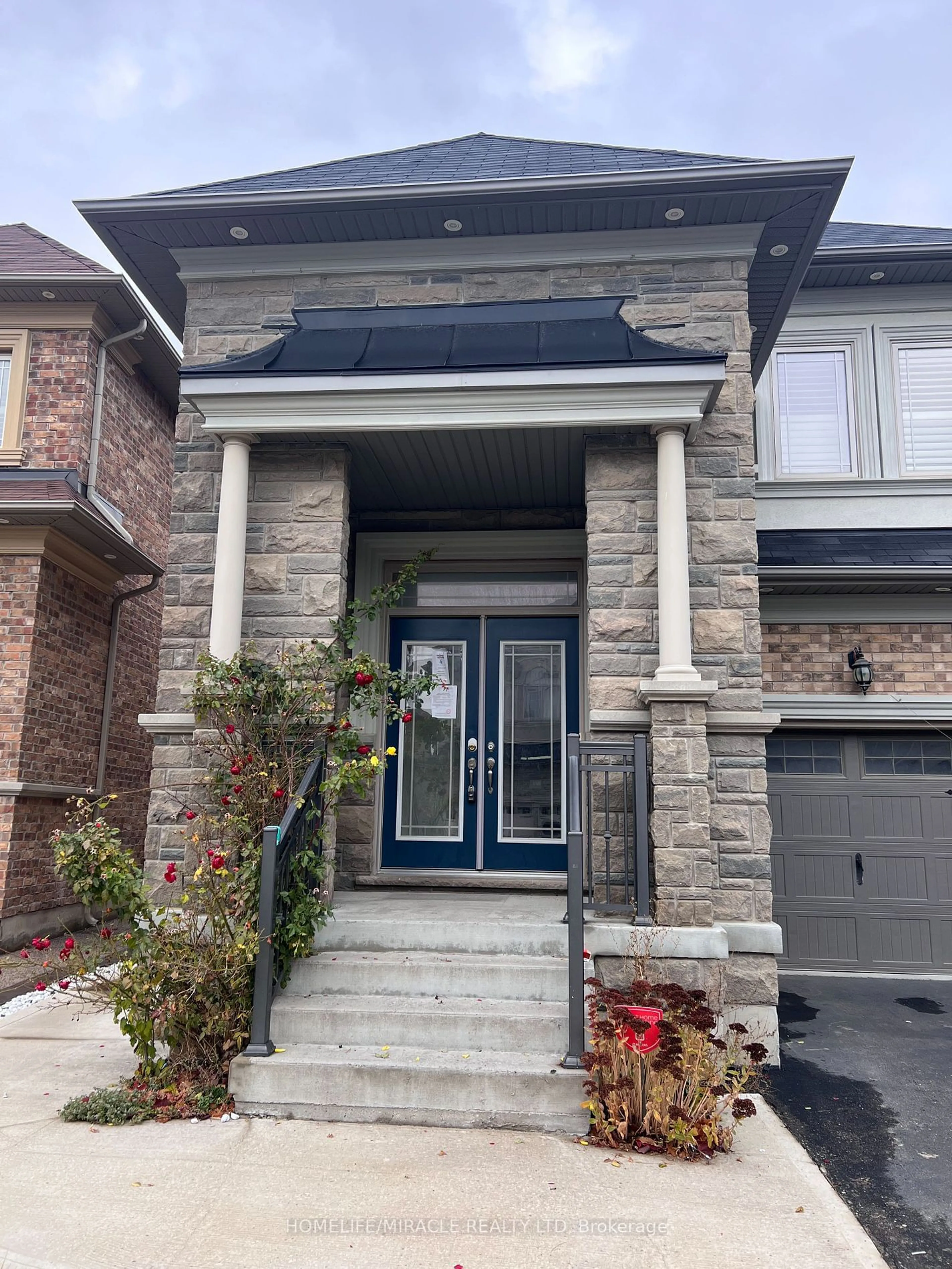 Home with brick exterior material for 8 Arda Cres, Brampton Ontario L6P 4G2