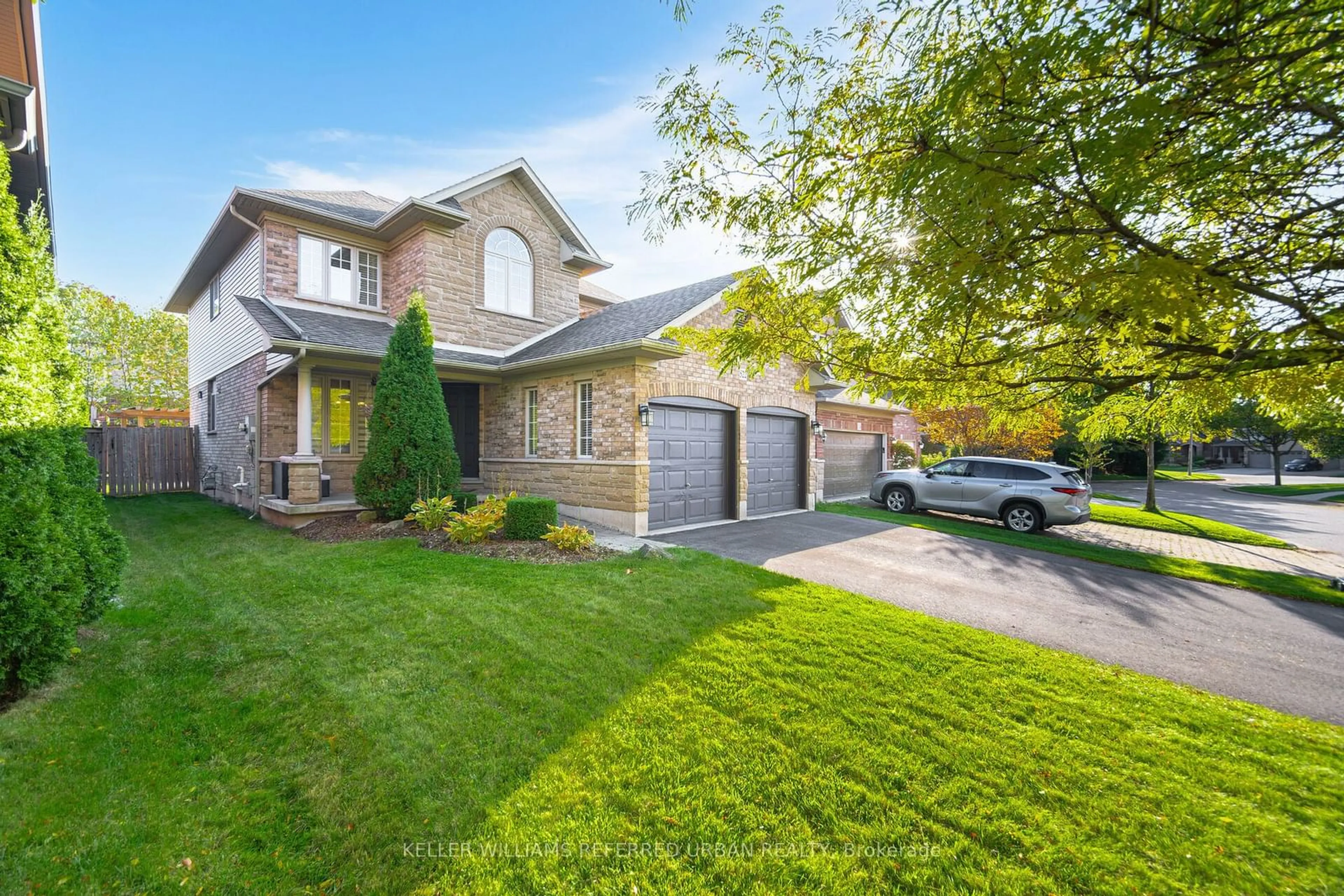 Frontside or backside of a home, cottage for 522 Larkspur Lane, Burlington Ontario L7T 4L7