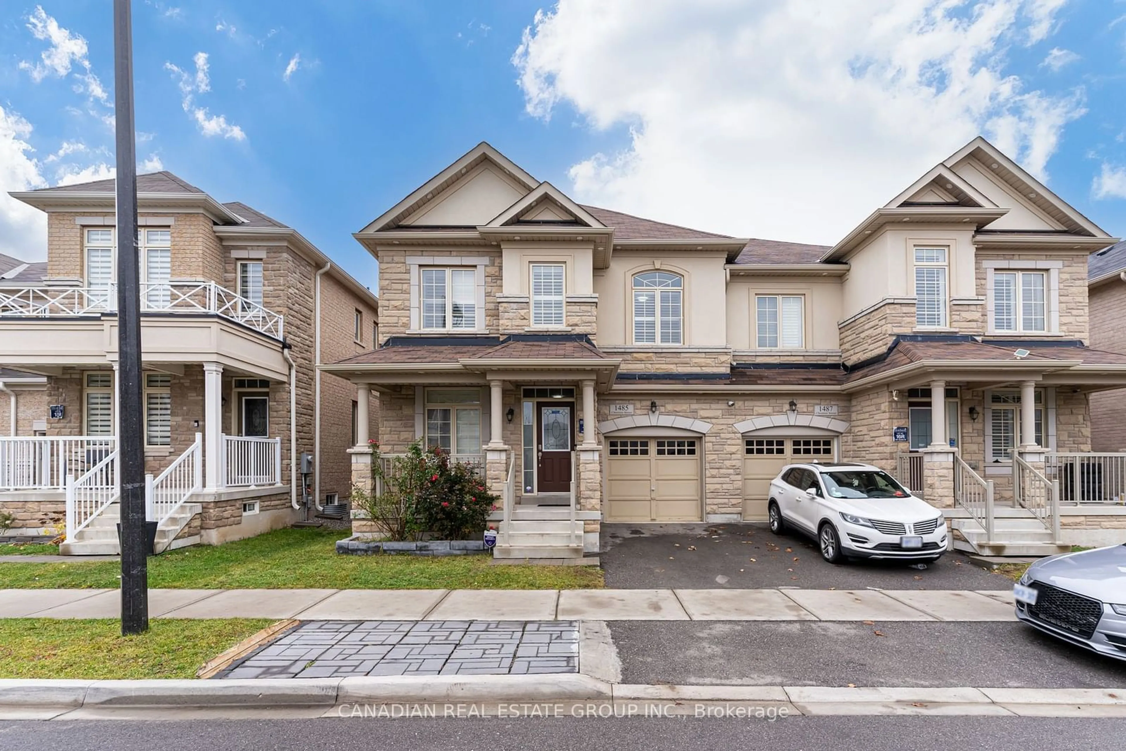 A pic from exterior of the house or condo, the street view for 1485 Chretien St, Milton Ontario L9E 1J1