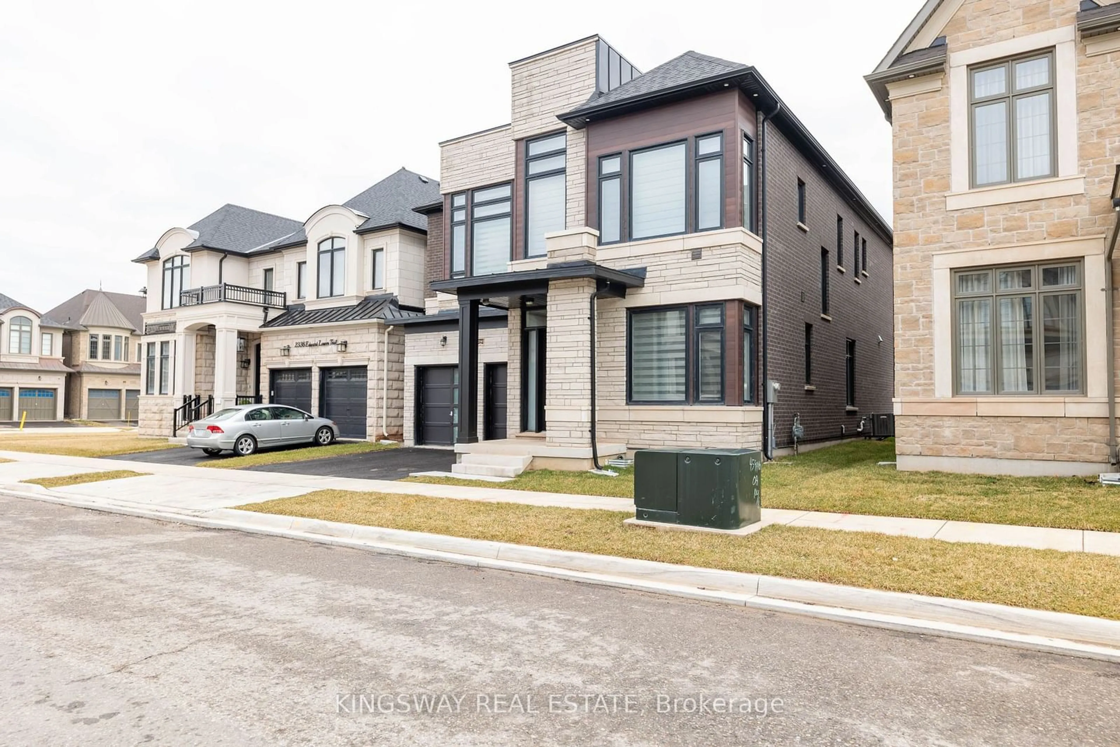 A pic from exterior of the house or condo, the street view for 2340 Edward Leaver Tr, Oakville Ontario L6M 5M7