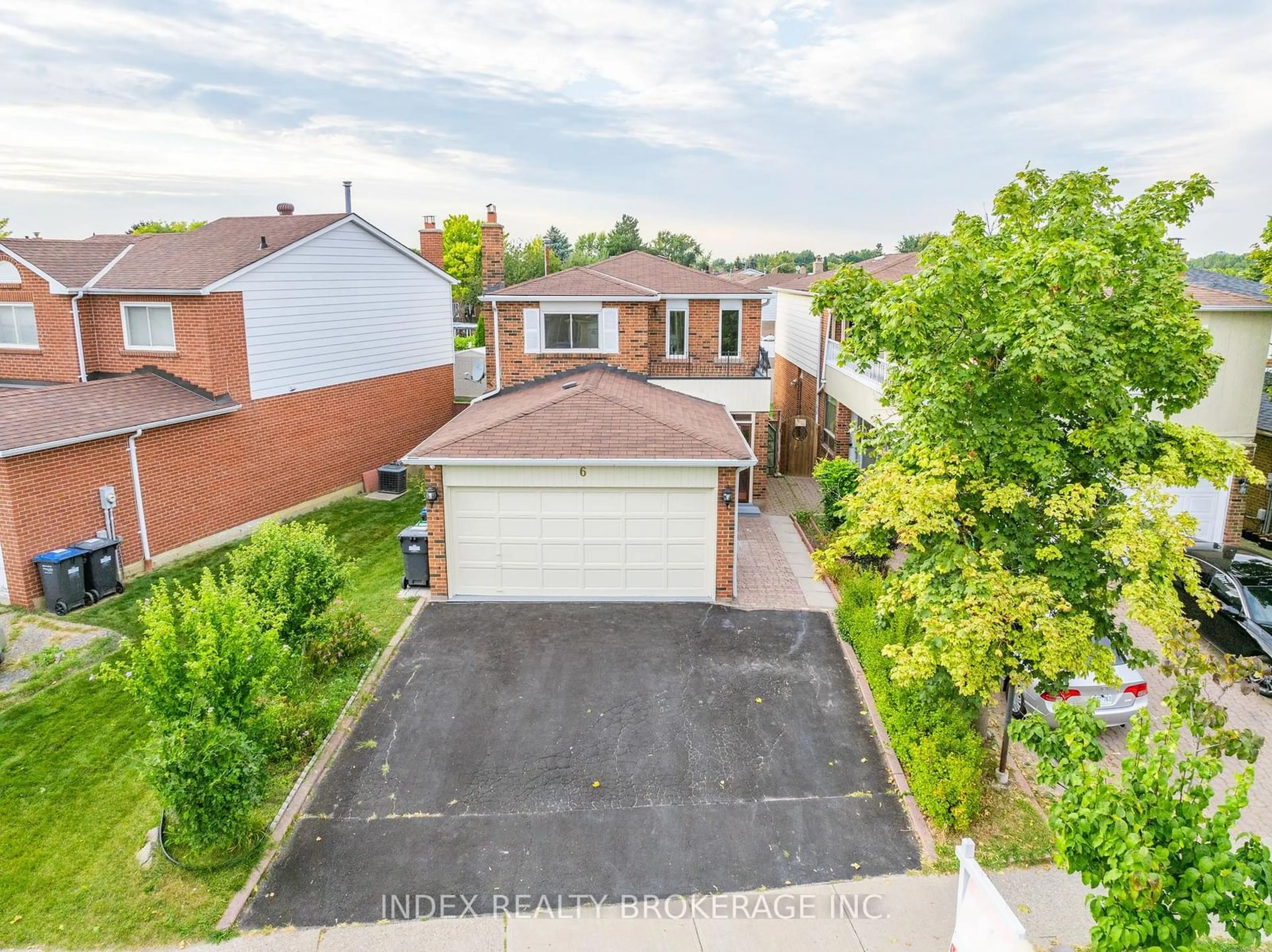 Frontside or backside of a home, the street view for 6 Banting Cres, Brampton Ontario L6Y 2L8