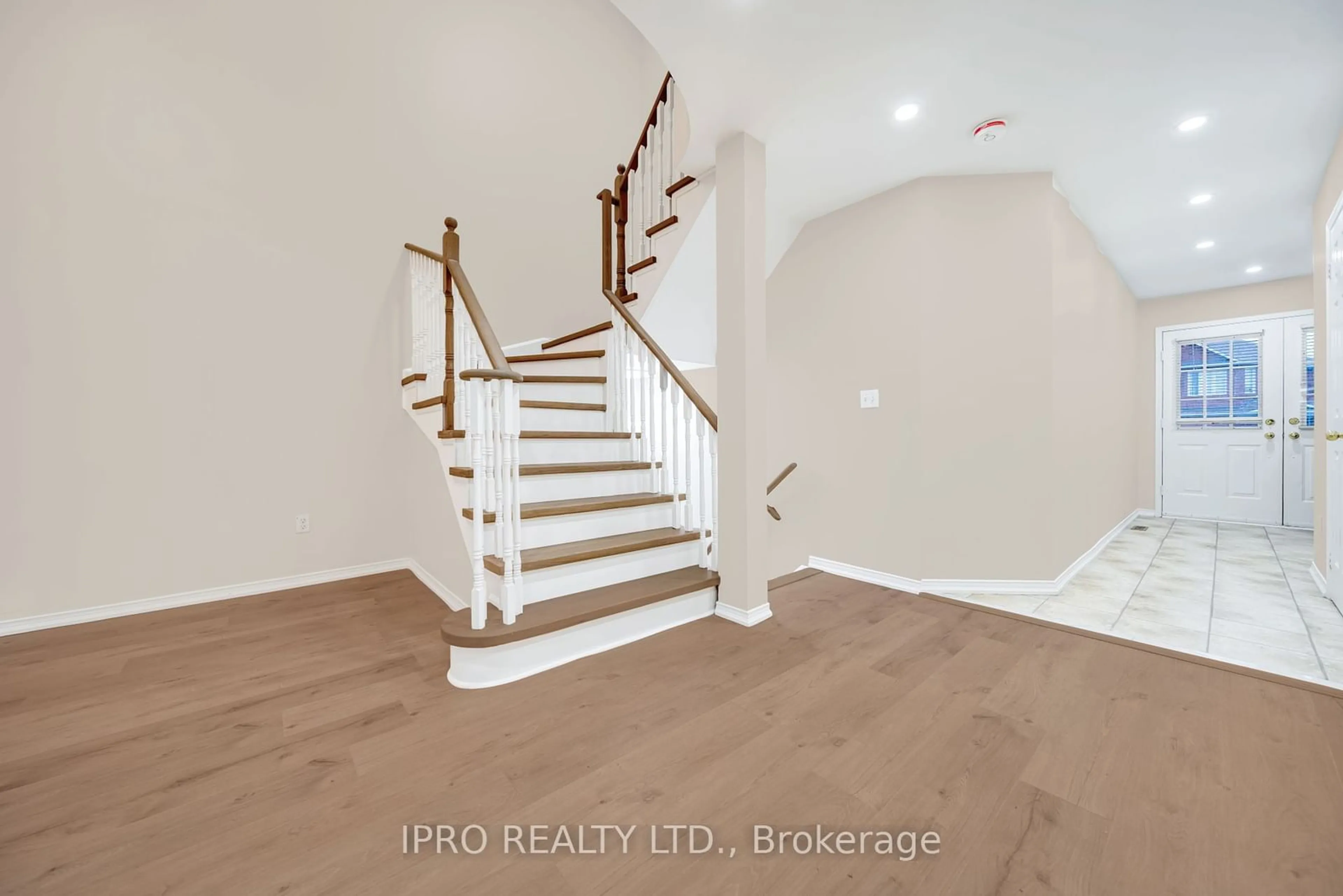 Stairs for 1204 Prestonwood Cres, Mississauga Ontario L5V 2V3