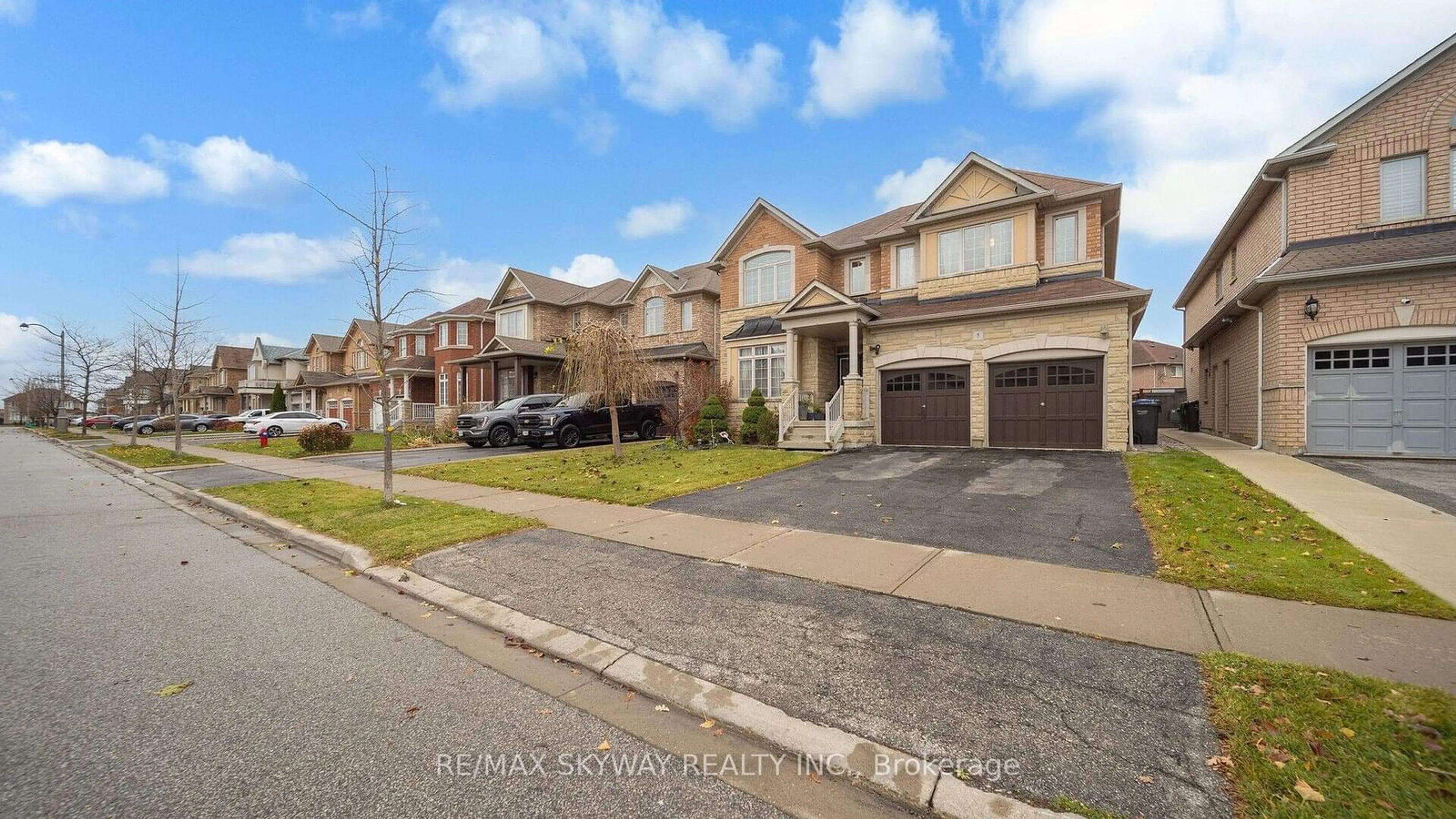 Frontside or backside of a home, the street view for 5 Kerrigan Dr, Brampton Ontario L6R 0S4