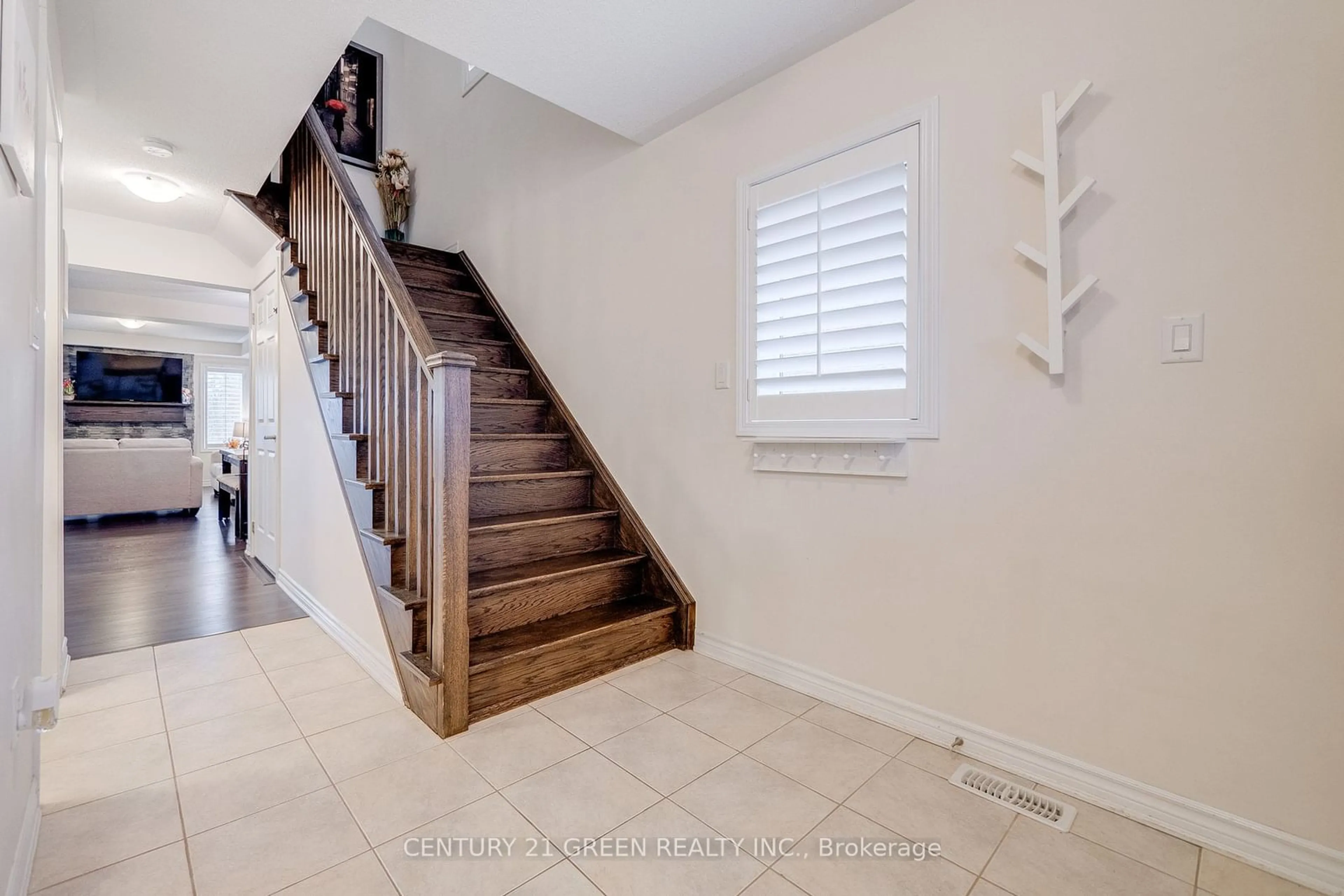 Stairs for 303 Yates Dr, Milton Ontario L9T 2W3