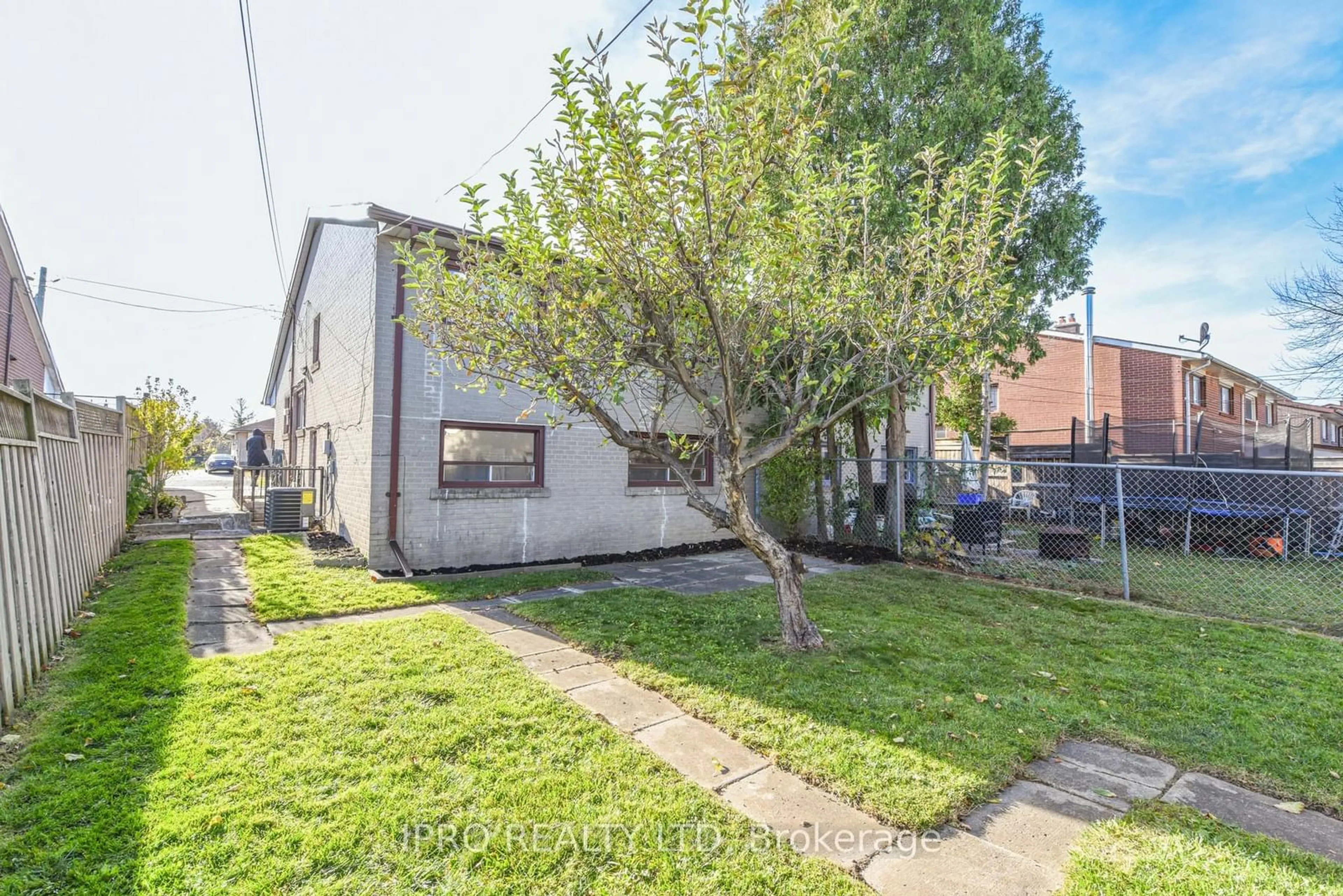 A pic from exterior of the house or condo, the street view for 23 Benton St, Brampton Ontario L6W 3B8