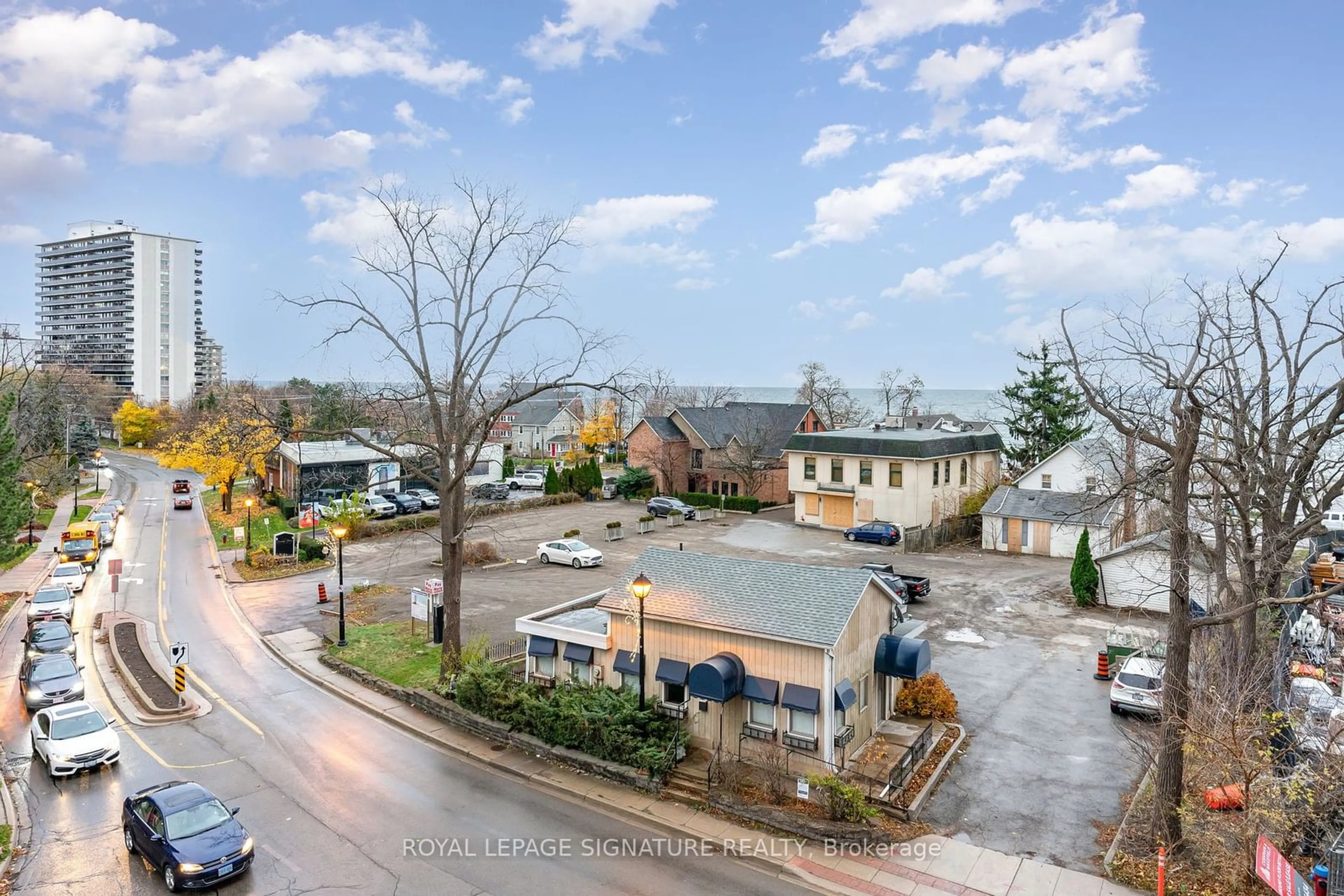 A pic from outside/outdoor area/front of a property/back of a property/a pic from drone, street for 370 Martha St #304, Burlington Ontario L7R 0G9