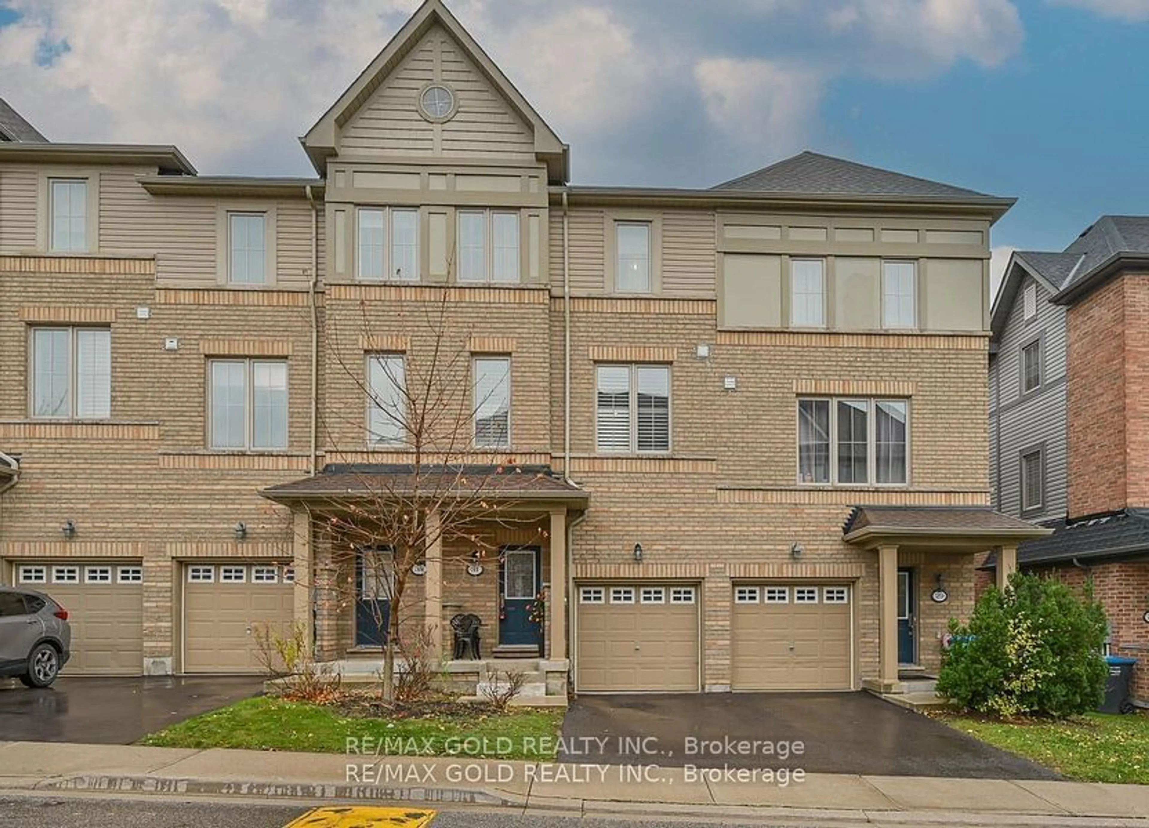 A pic from exterior of the house or condo, the street view for 31 Bergamont Rd, Brampton Ontario L6Y 0R1