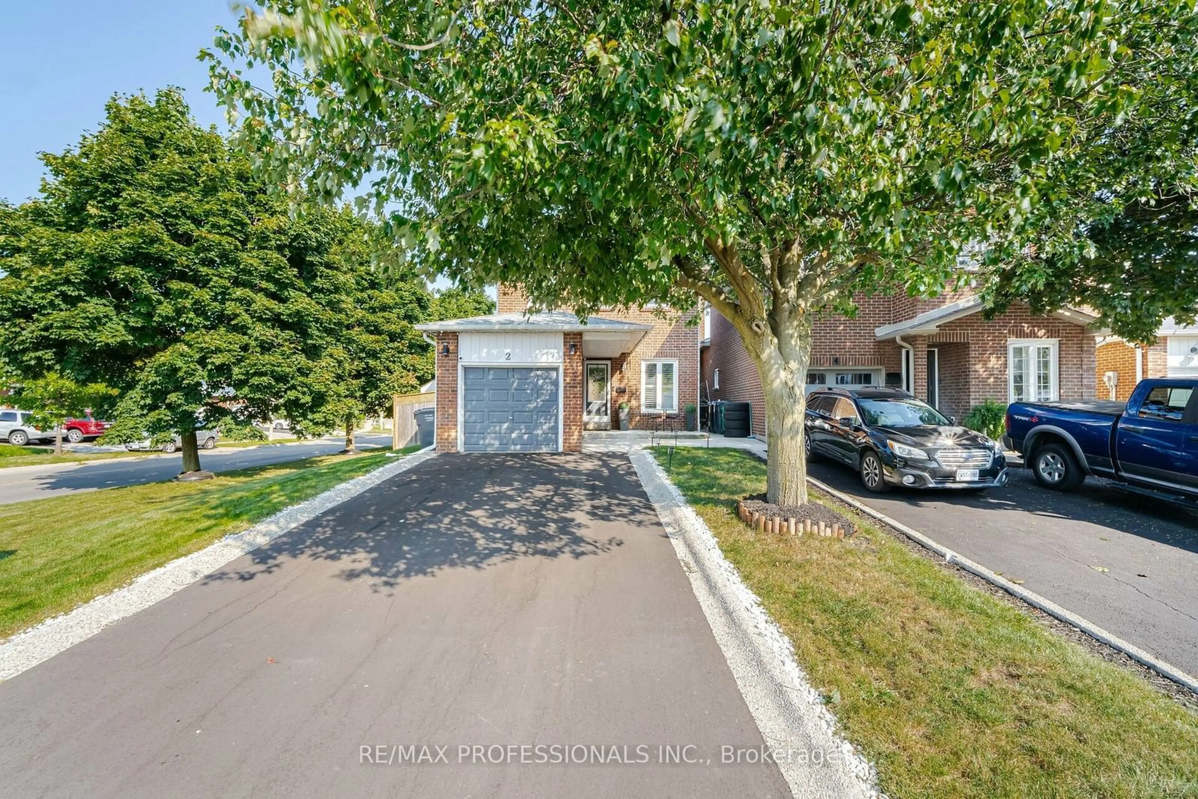 A pic from exterior of the house or condo, the street view for 2 Crenshaw Crt, Brampton Ontario L6Z 1W9