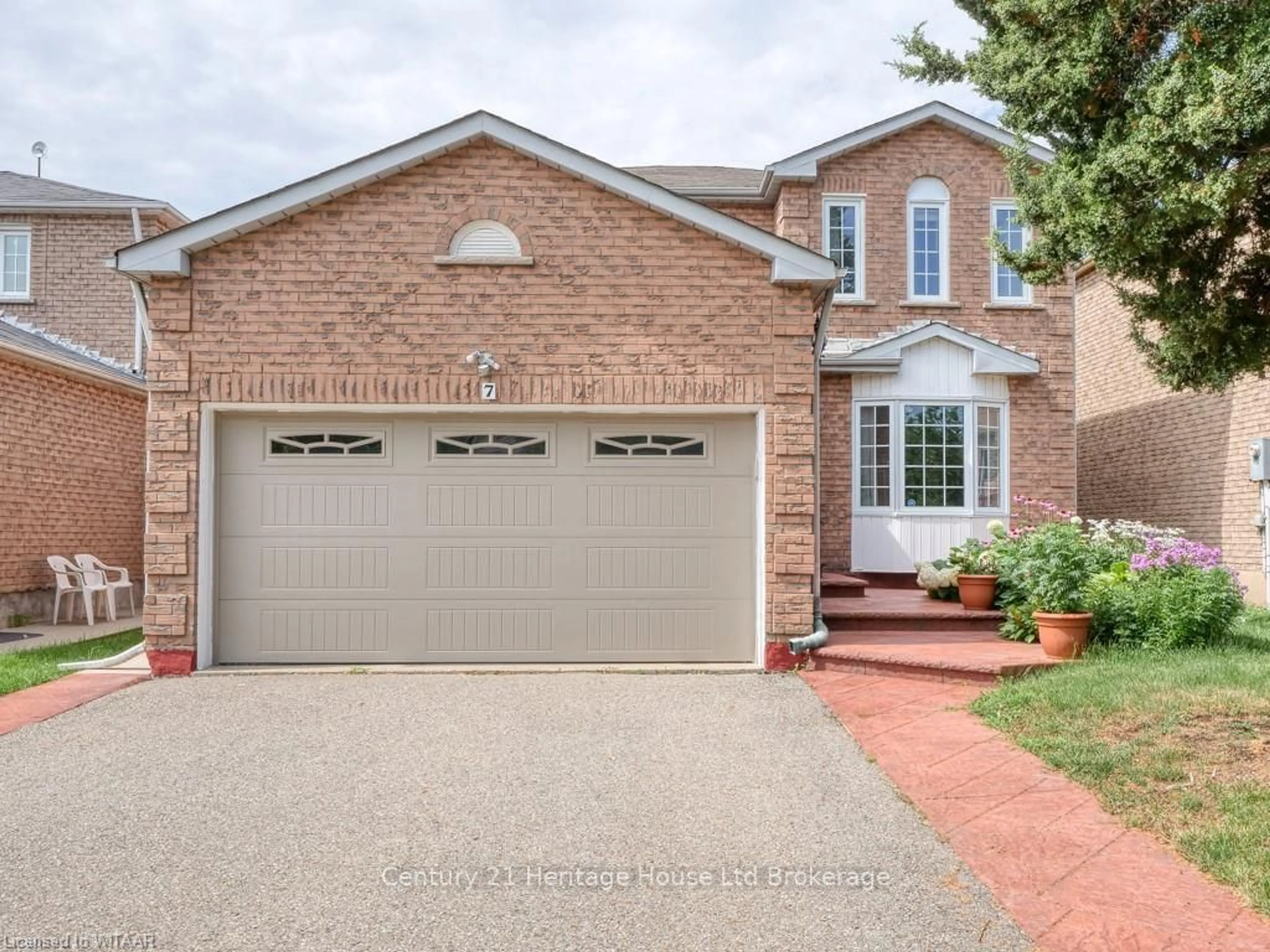 Home with brick exterior material for 7 DUGGAN Dr, Brampton Ontario L6Y 4K8